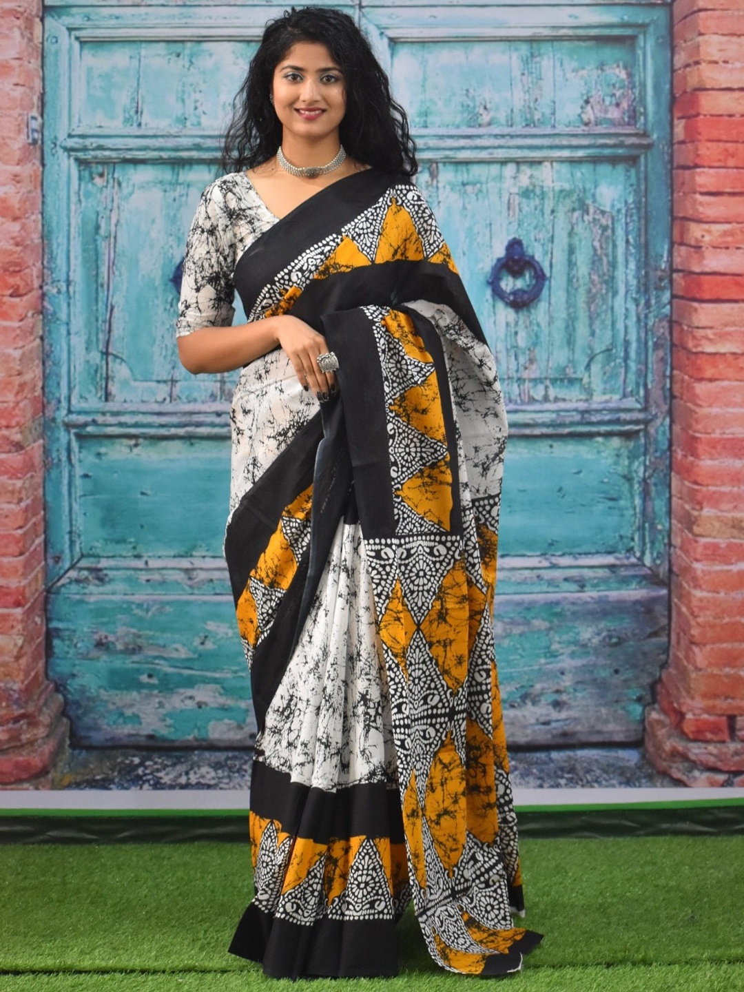

KIAARON Pure Cotton Block Print Saree, Yellow