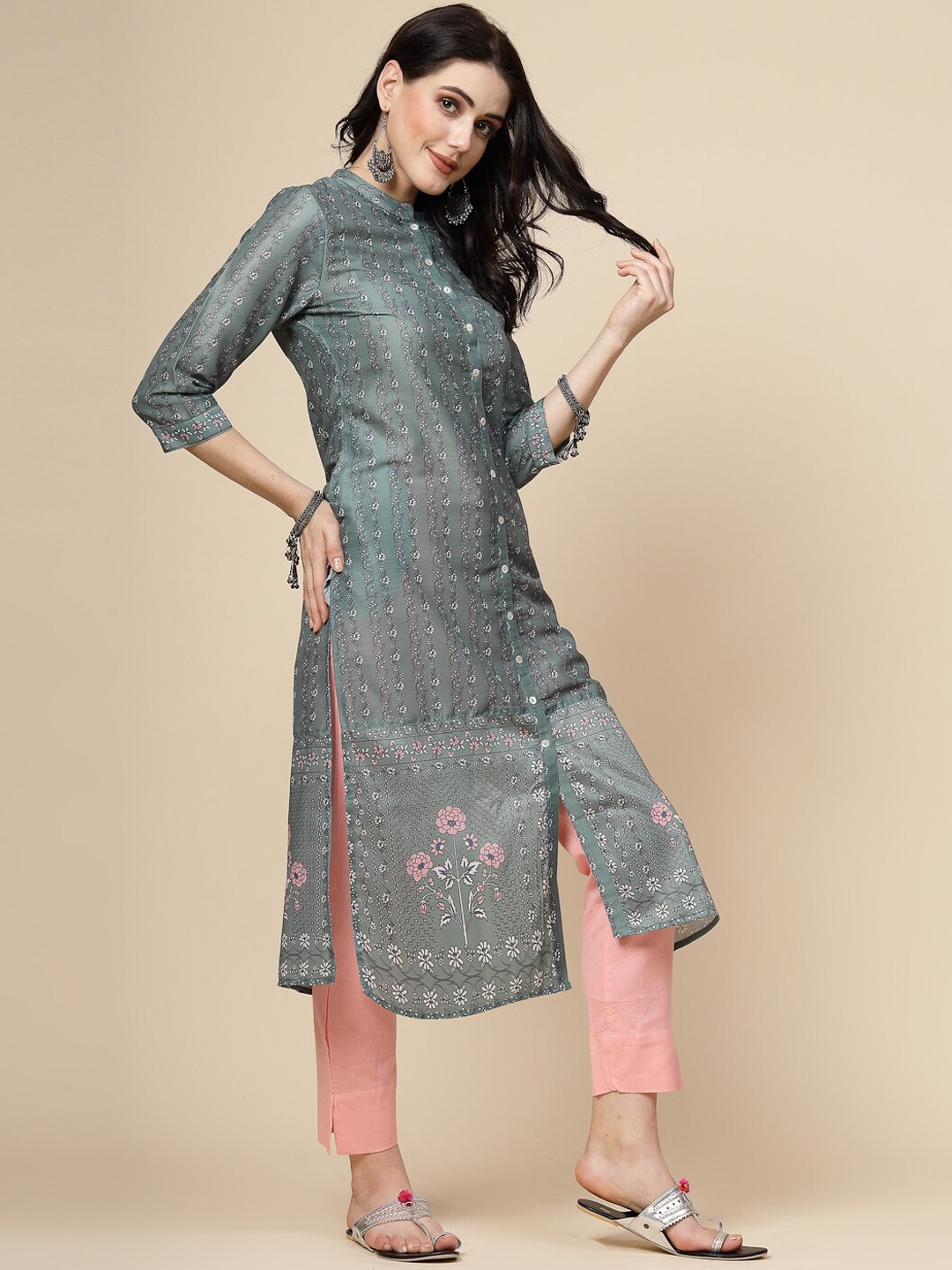 

Sangria Grey Floral Printed Mandarin Collar Straight Kurta