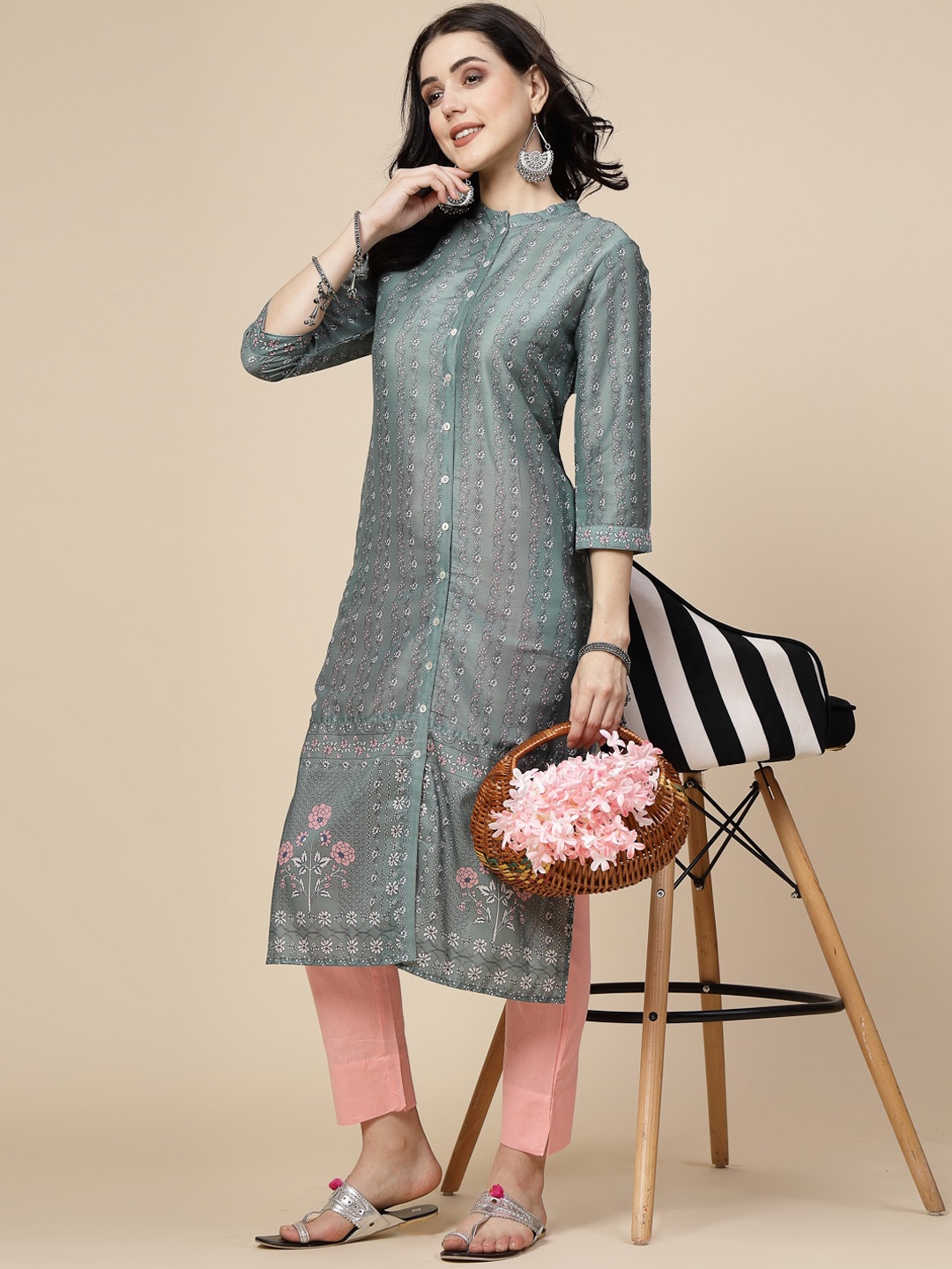 

Ramas Floral Printed Mandarin Collar Kurta, Grey
