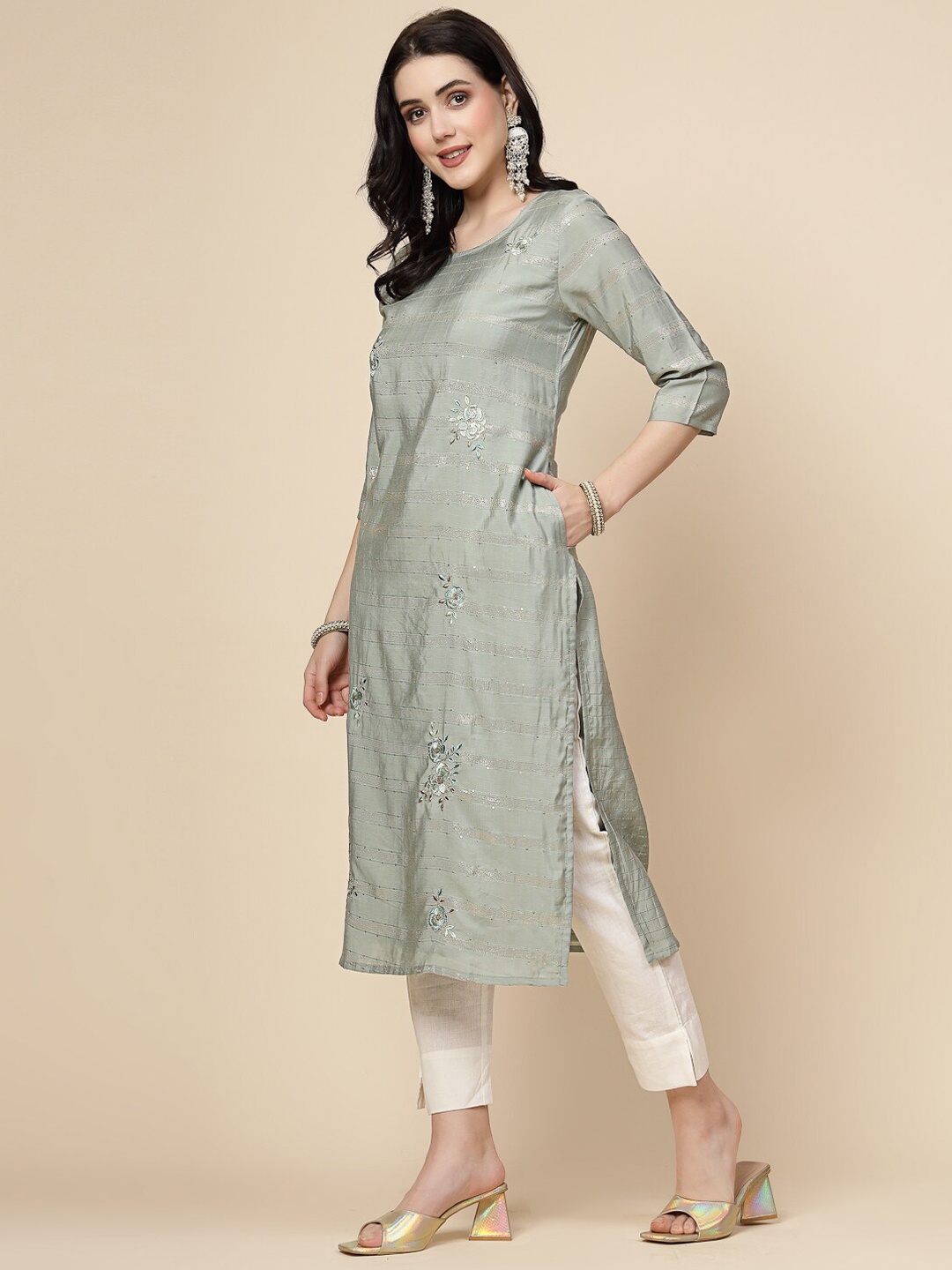 

Ramas Floral Embroidered Thread Work Kurta, Grey