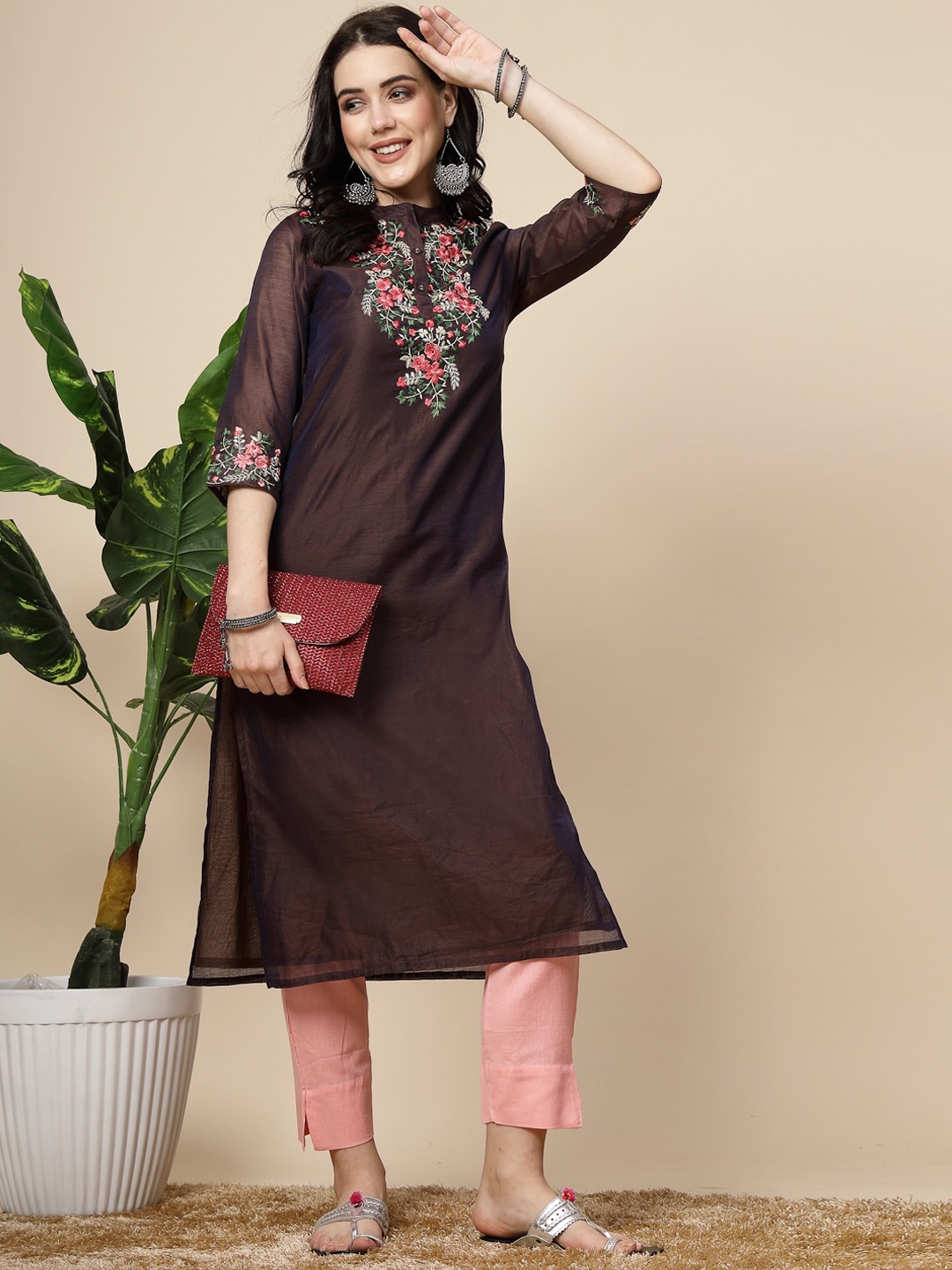 

Ramas Floral Embroidered Round Neck Chanderi Silk Kurta, Brown