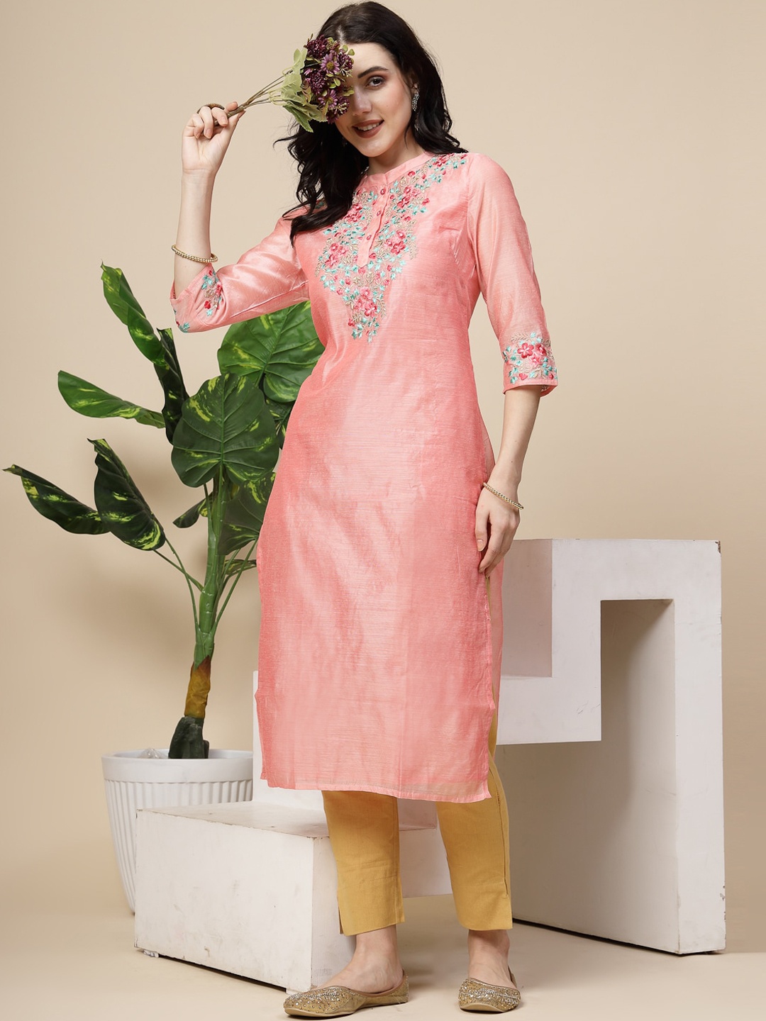 

Ramas Floral Embroidered Chanderi Silk Kurta, Peach