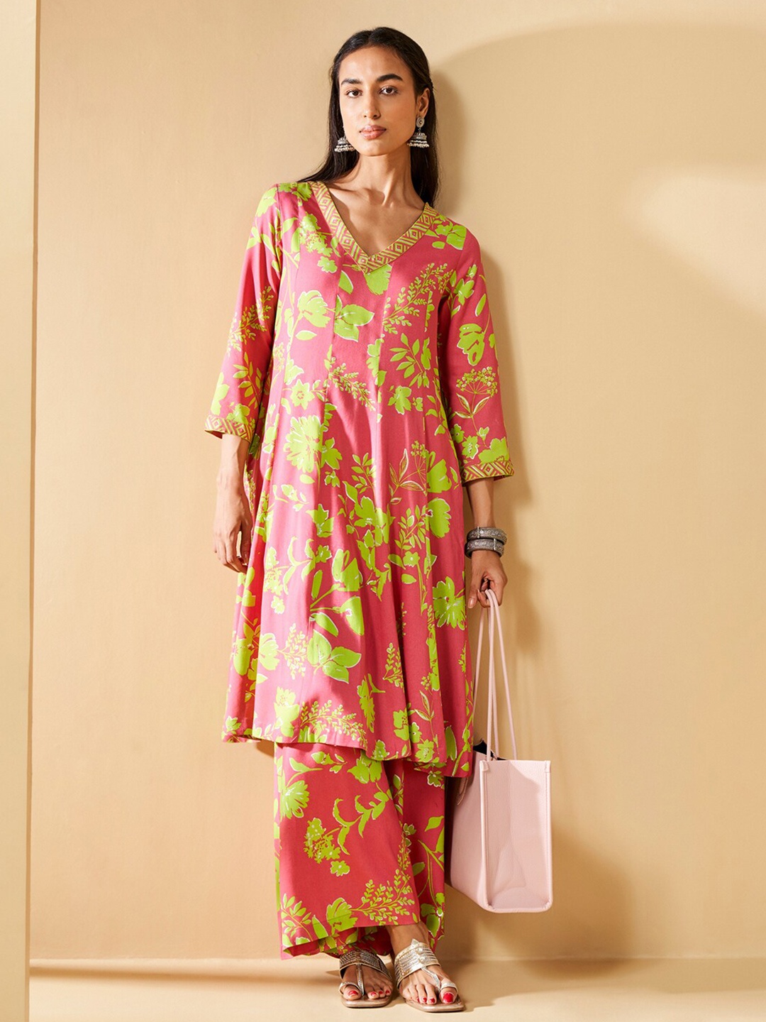 

Global Desi Floral Printed Regular Kurta with Palazzo, Pink