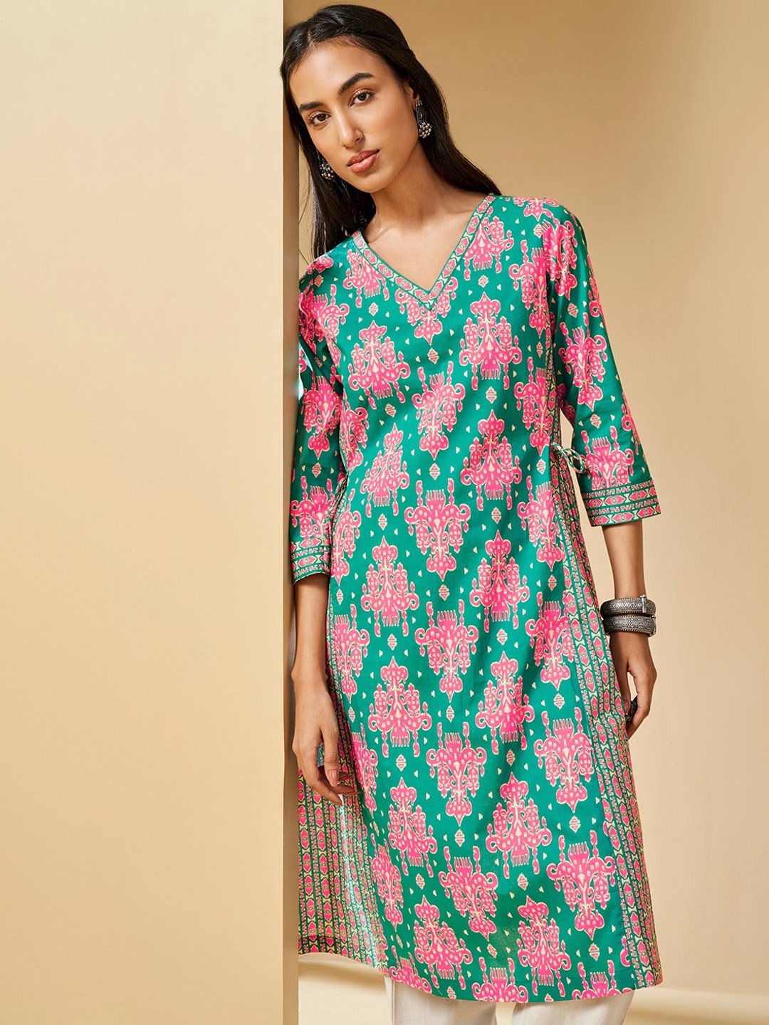 

Global Desi Ethnic Printed V-Neck Sleeves Pure Cotton A-Line Kurta, Green