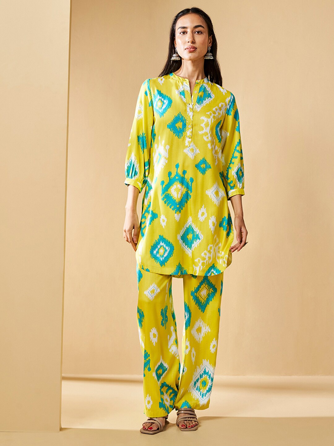 

Global Desi Geometric Printed Mandarin Collar Three-Quarter Sleeves Kurta With Trouser, Yellow