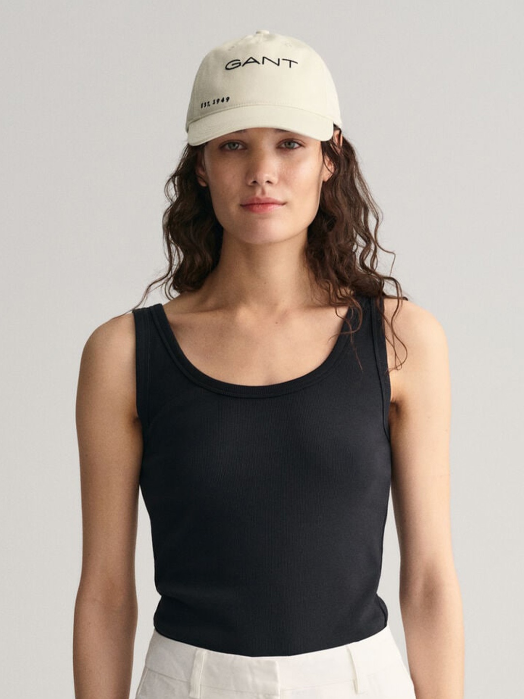 

GANT Solid Scoop Neck Slim Fit Tank Top, Black
