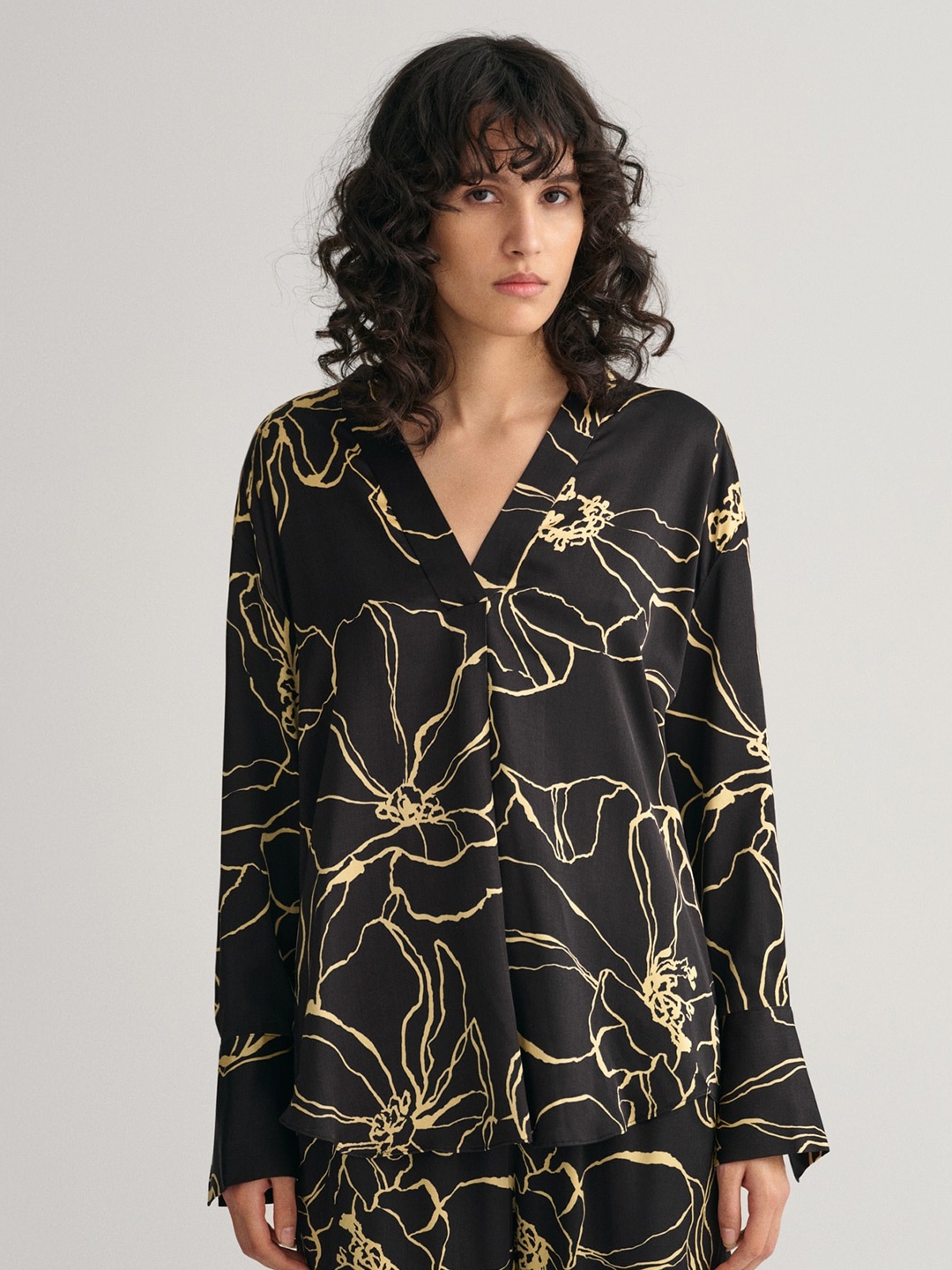 

GANT Relaxed Fit Floral Print V-Neck Casual Top, Black