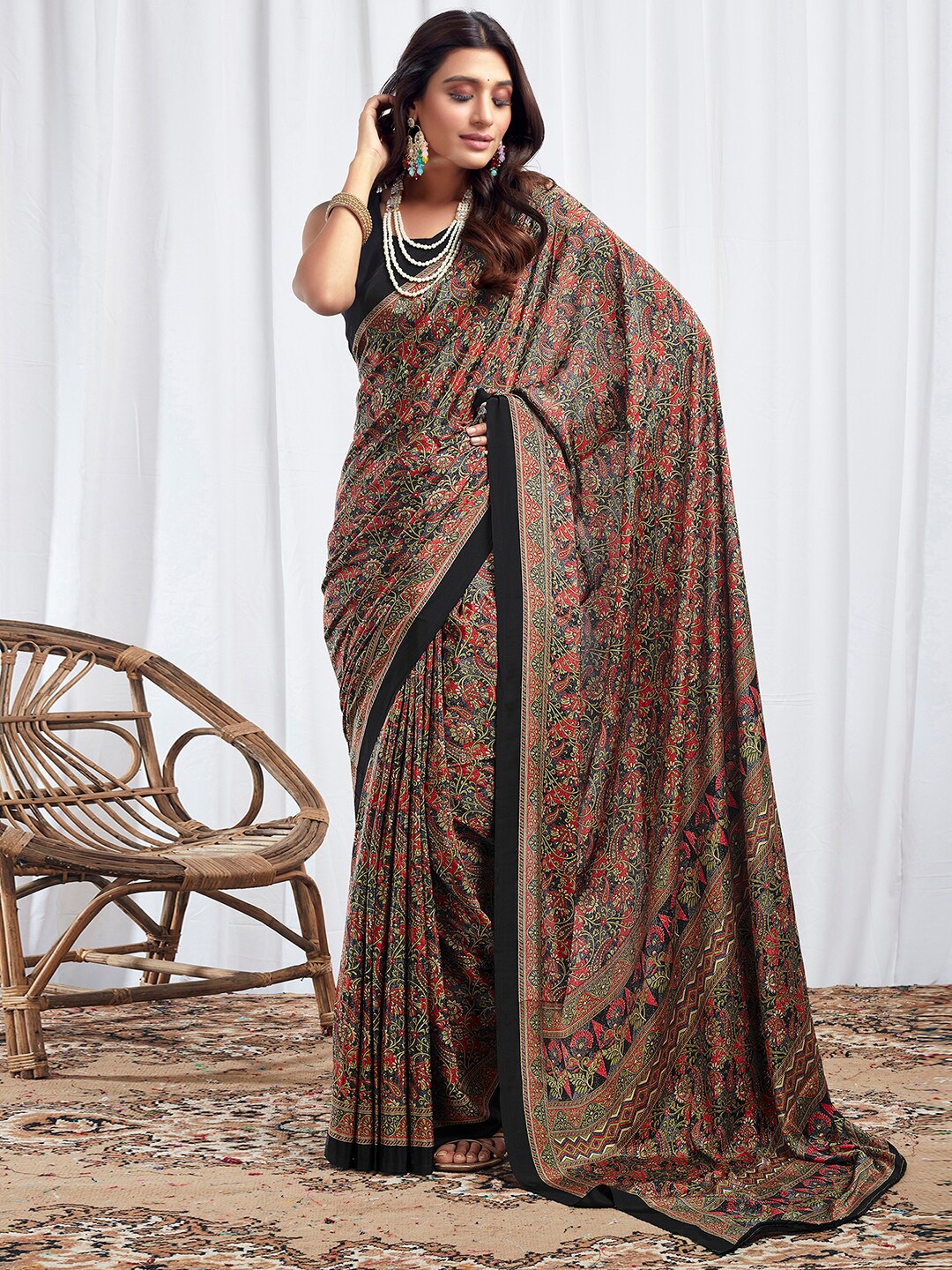 

Satrani Floral Printed Crepe Fusion Sungudi Saree, Black