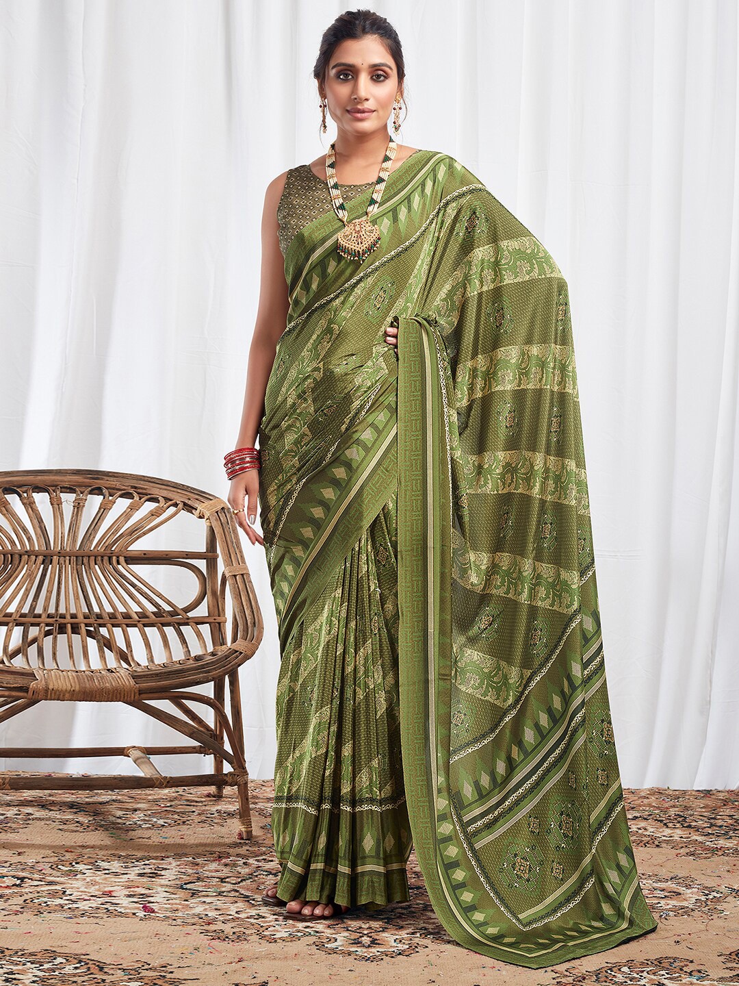 

Satrani Green & Gold Toned Floral Printed Dharmavaram Saree