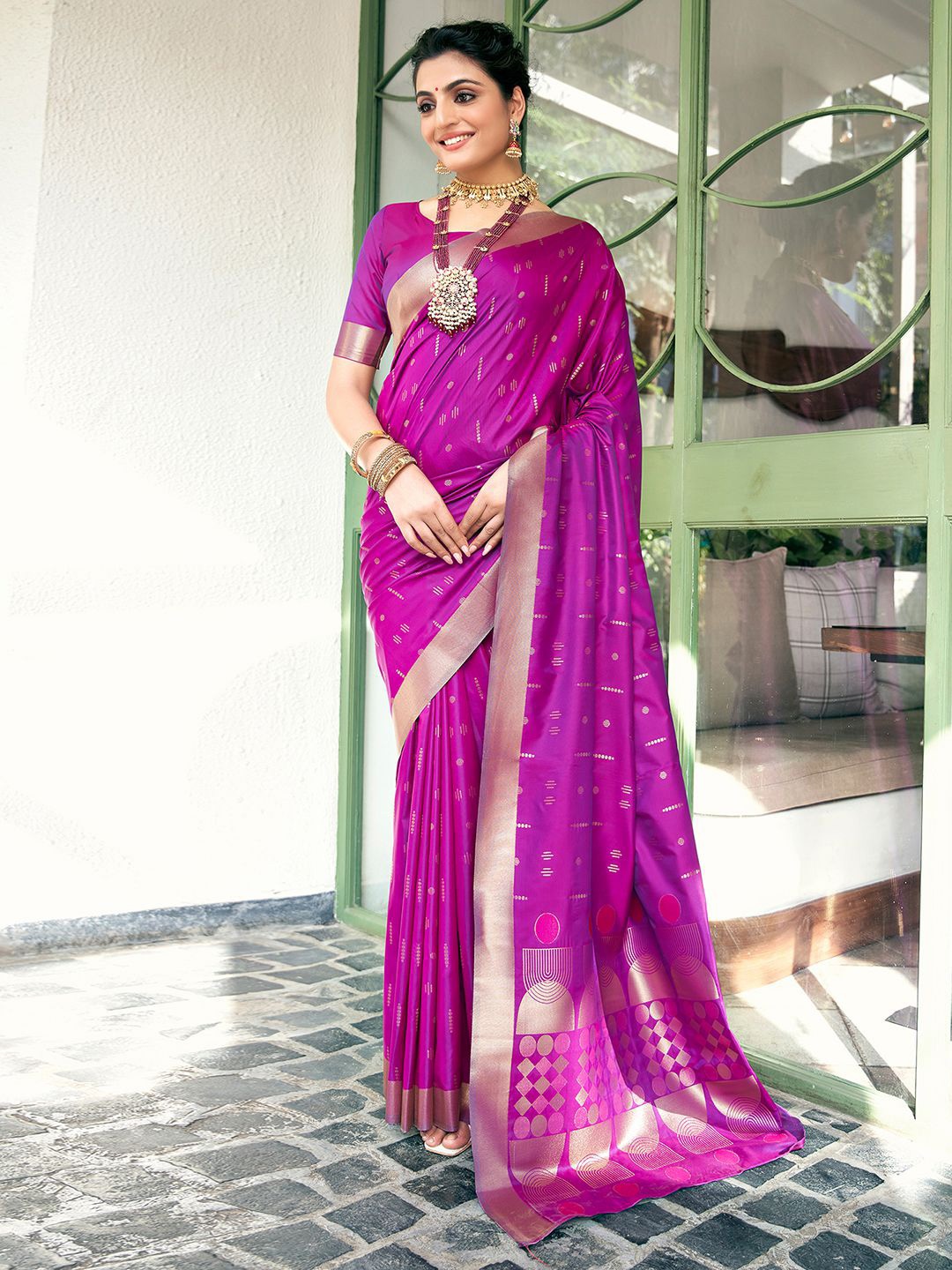 

Satrani Magenta & Gold Toned Geometric Woven Design Zari Jacquard Banarasi Saree