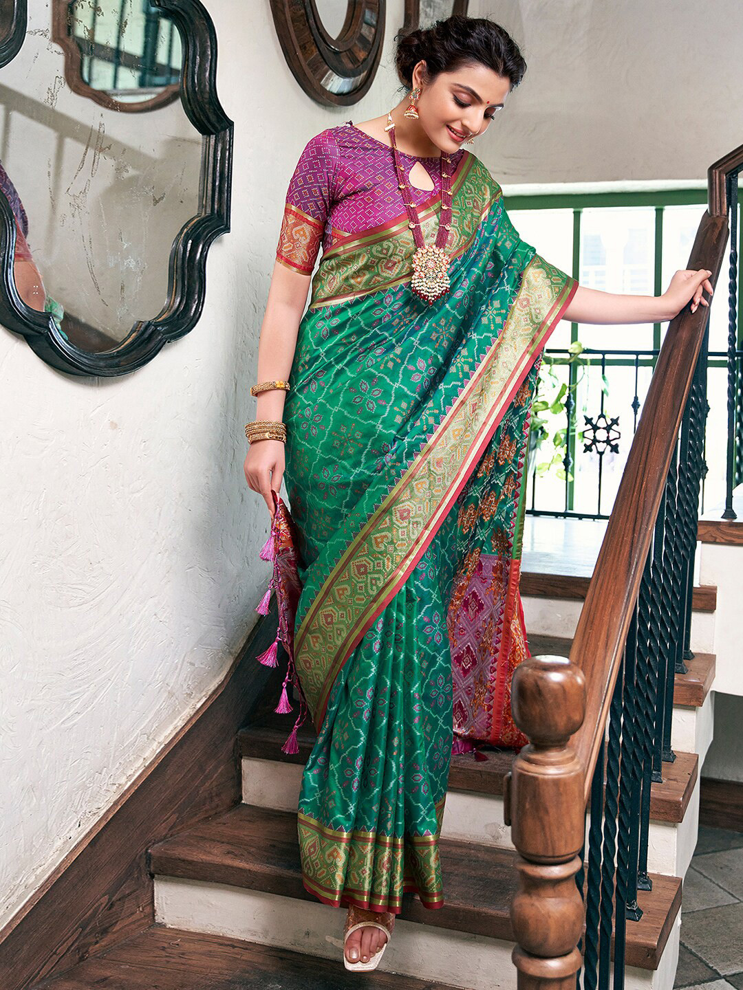 

Satrani Ethnic Motif Woven Design Silk Cotton Banarasi Zari Saree, Green