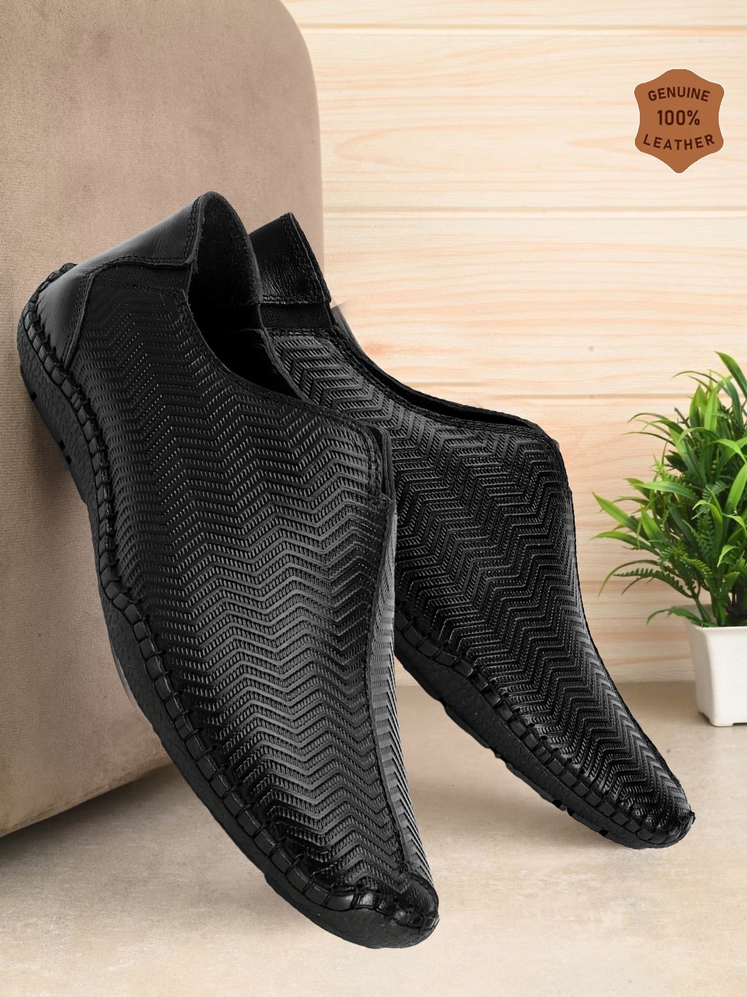 

Carlton London Men Textured Leather Slip On Sneakers, Black