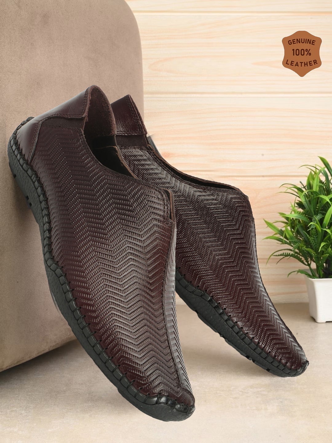 

Carlton London Men Textured Round Toe Lightweight Leather Slip-On Sneakers, Brown