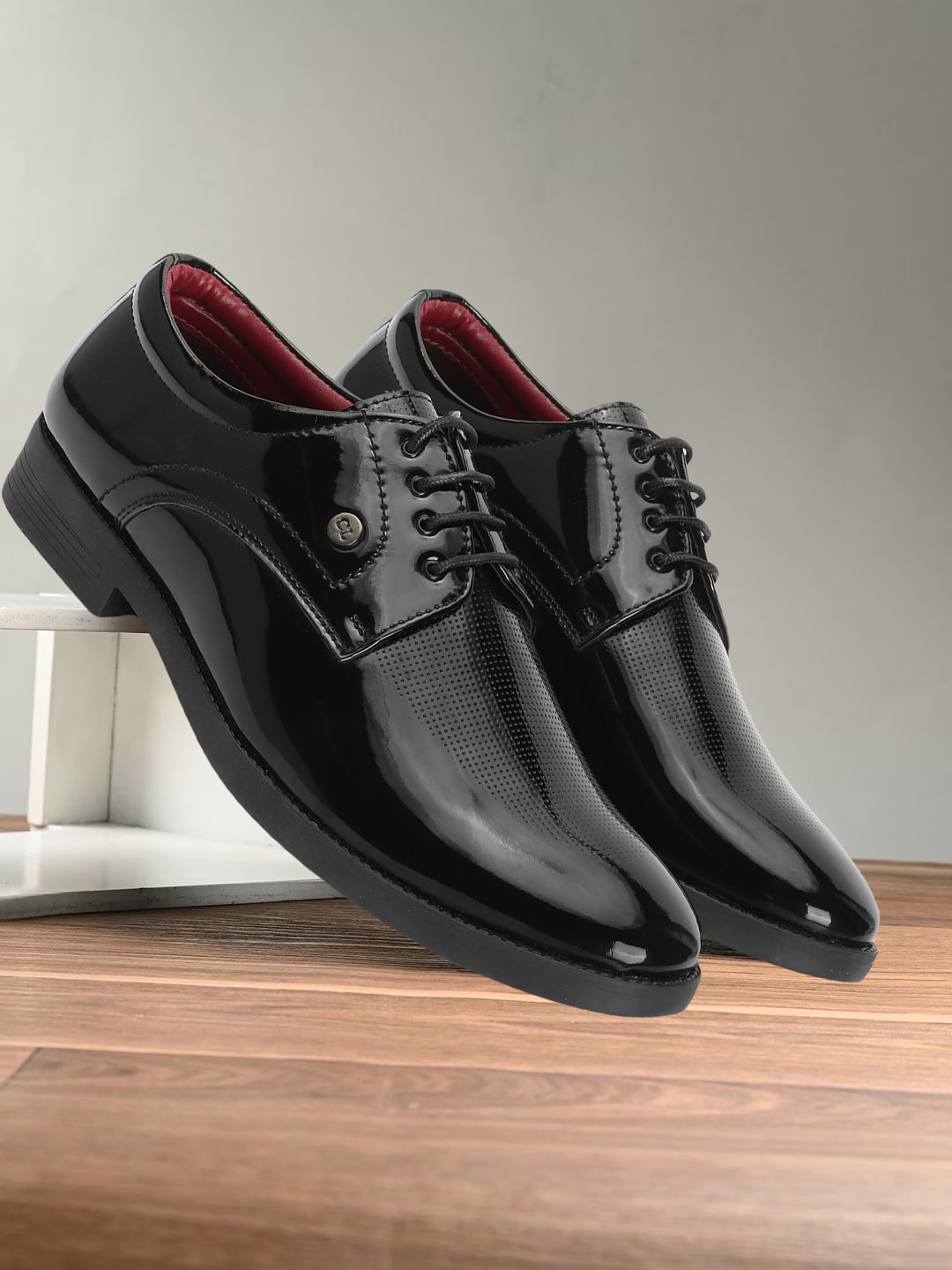 

Carlton London Men Leather Formal Derbys, Black