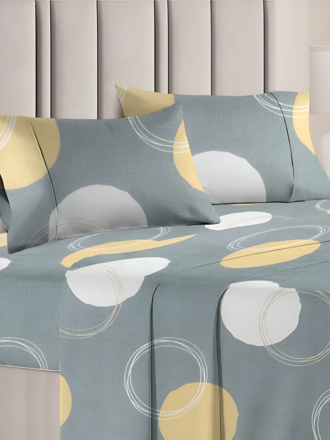 

bsb home Grey & Yellow Geometric Printed 144 TC Queen Bedsheet with 2 Pillow Covers