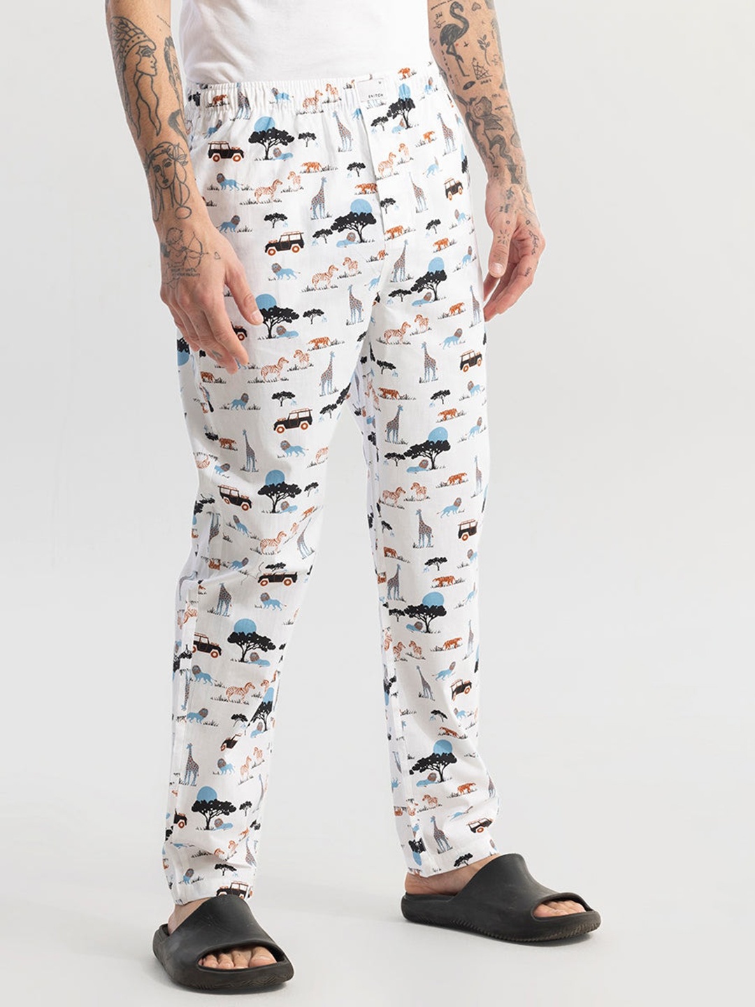 

Snitch White Men Printed Cotton Lounge Pants