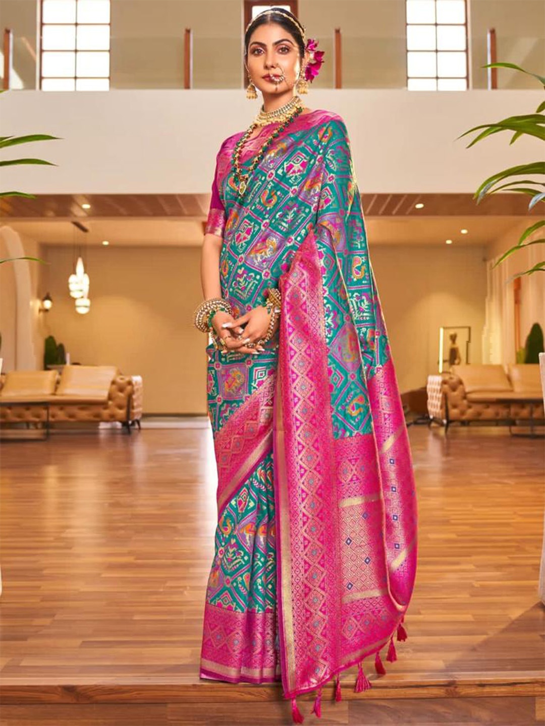 

nirja Fab Ethnic Motifs Woven Design Zari Art Silk Banarasi Saree, Green