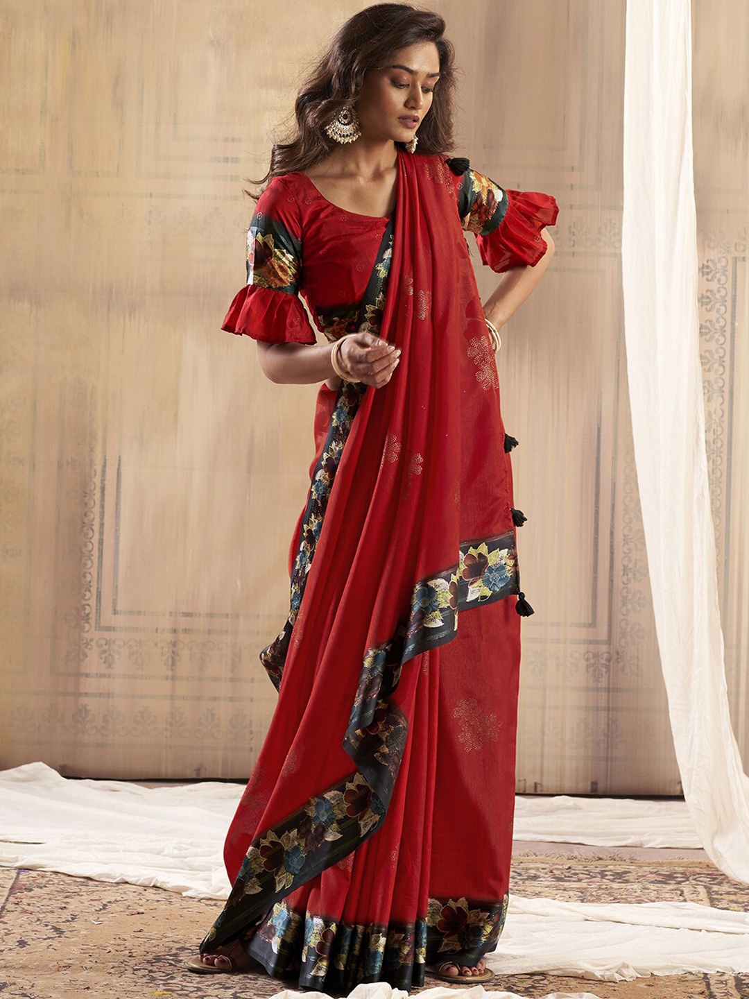

Satrani Floral Printed Saree, Red