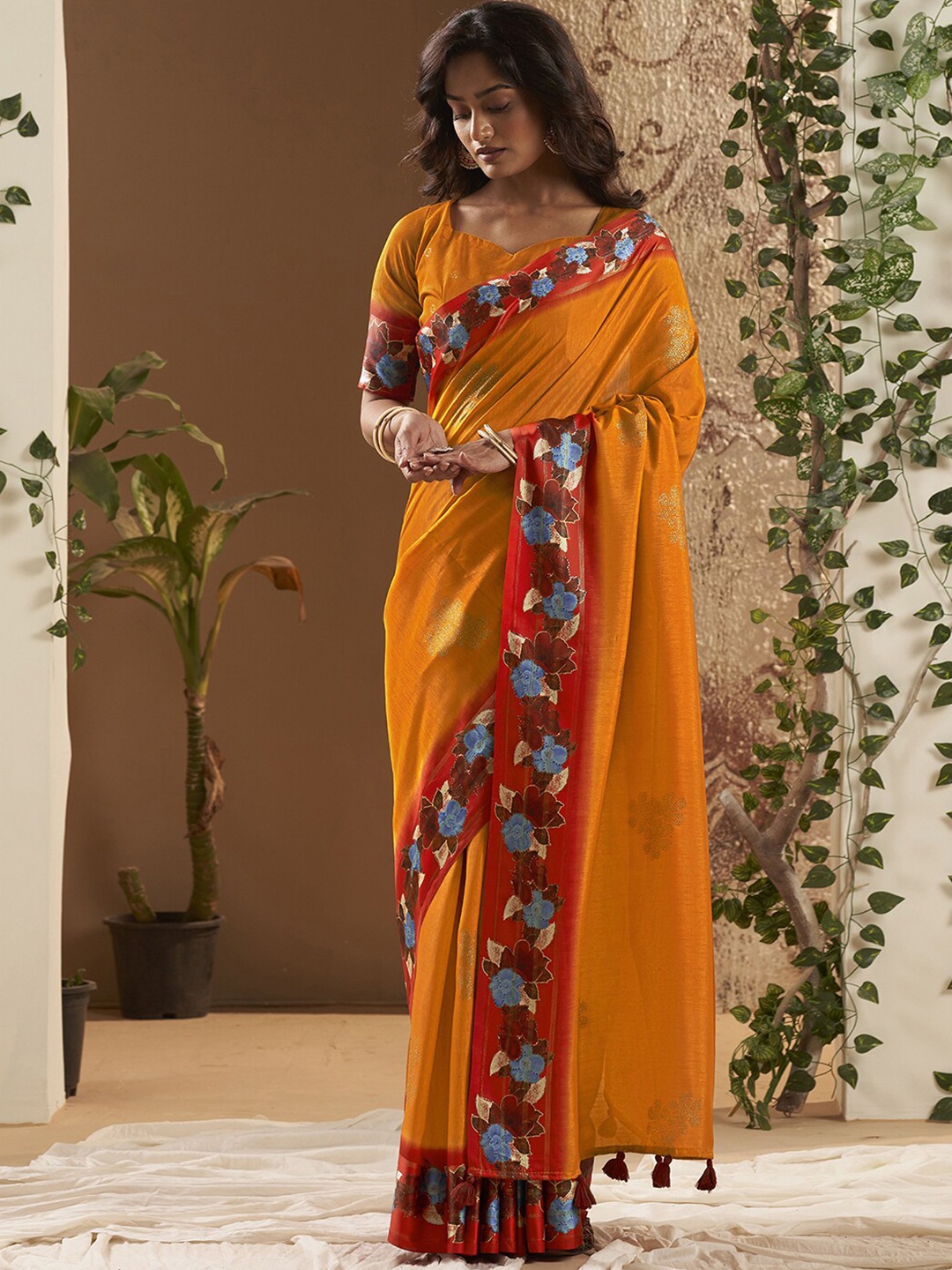 

Satrani Embellished Narayan Peth Saree, Yellow
