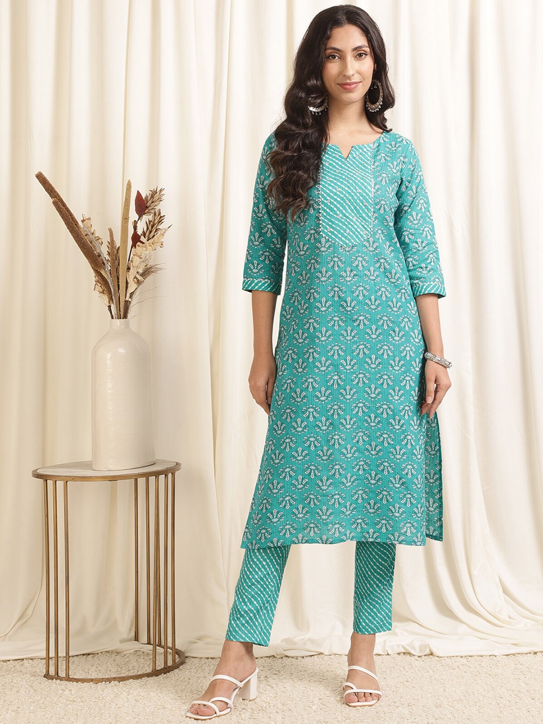 

Rangita Ethnic Motifs Printed Notched Neck Pure Cotton Straight Kurta with Trousers, Sea green