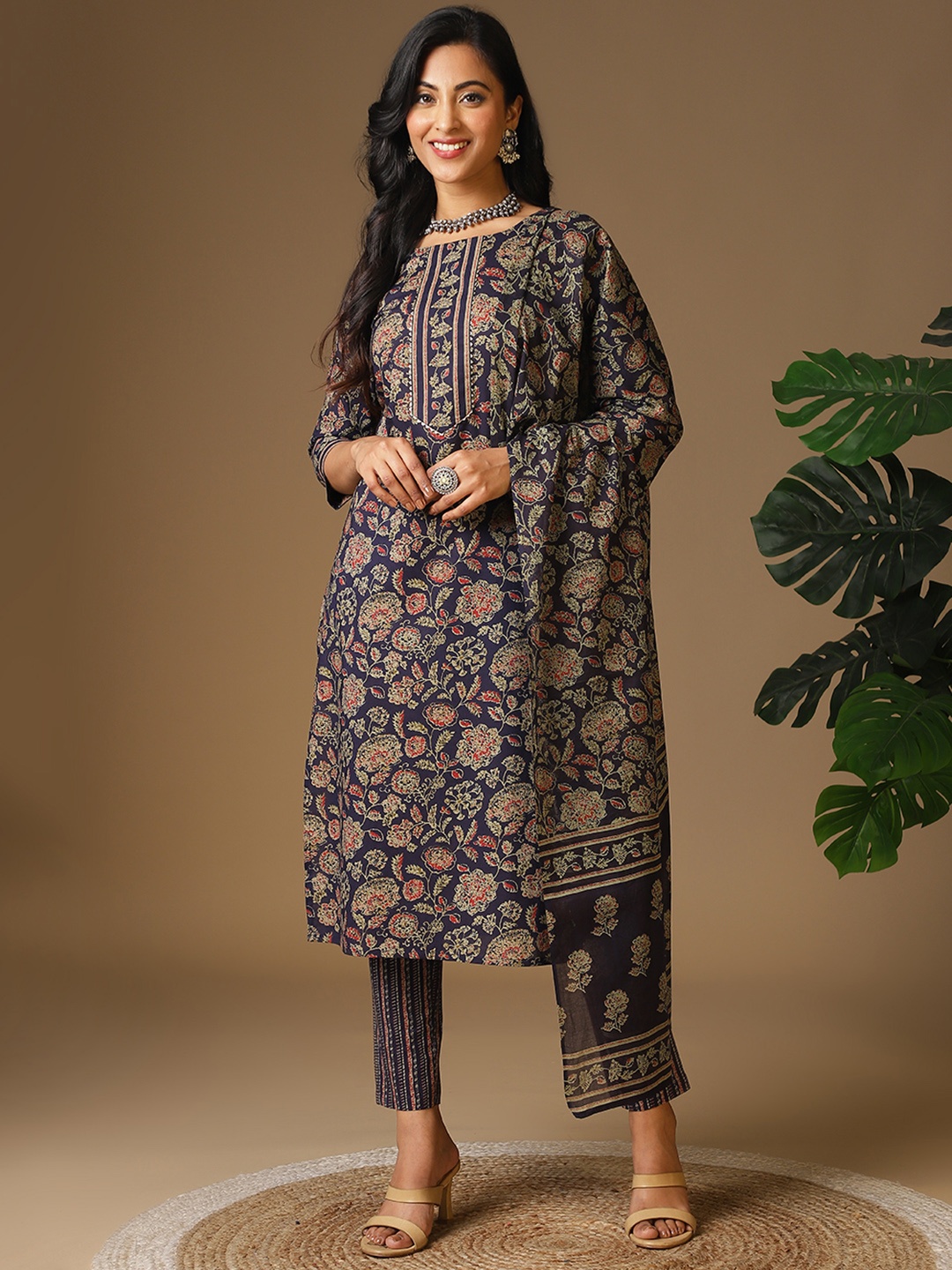 

Rangita Floral Printed Round Neck Pure Cotton Straight Kurta with Trousers & Dupatta, Navy blue