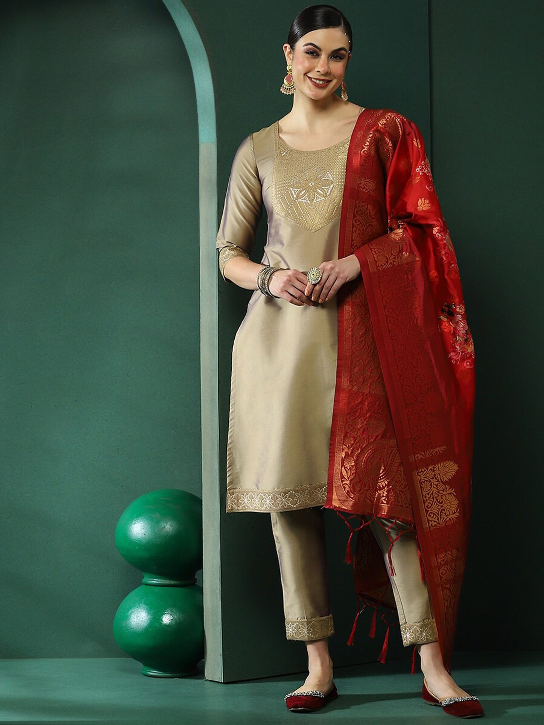 

AKS Couture Ethnic Yoke Design Regular Kurta With Trousers & Dupatta, Beige