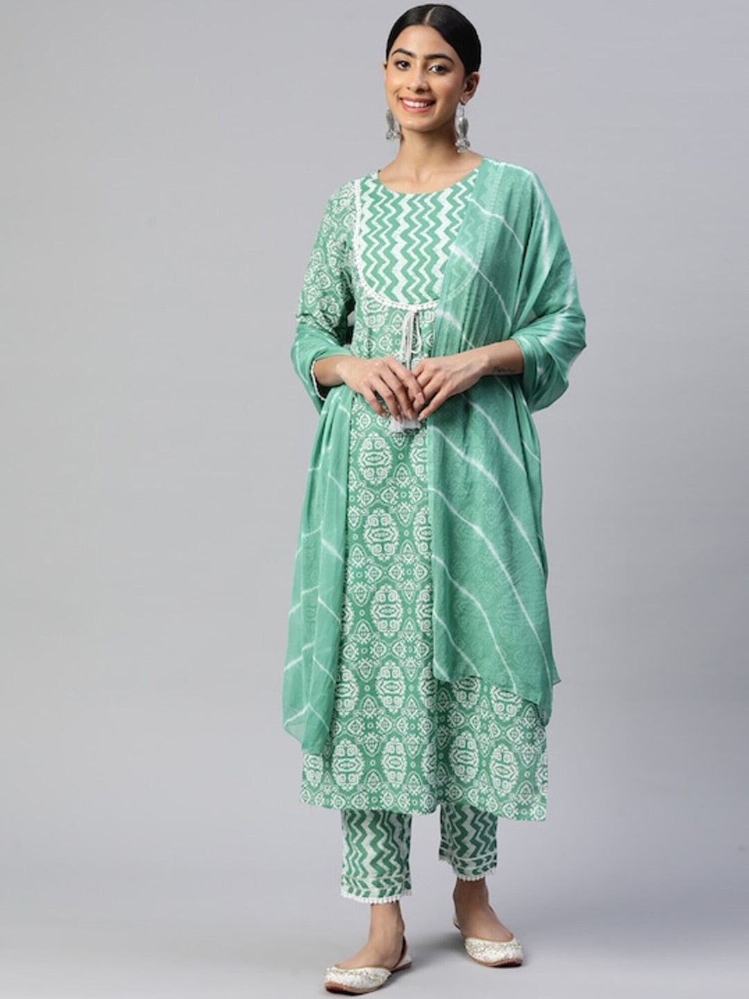

Vbuyz Abstract Printed Round Neck Pure Cotton Straight Kurta With Trouser & Dupatta, Sea green