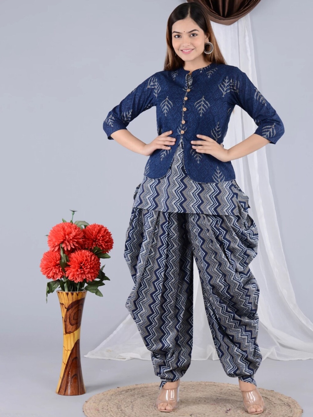 

Gujari Chevron Printed Round Neck Pure Cotton Kurta with Dhoti Pants, Blue