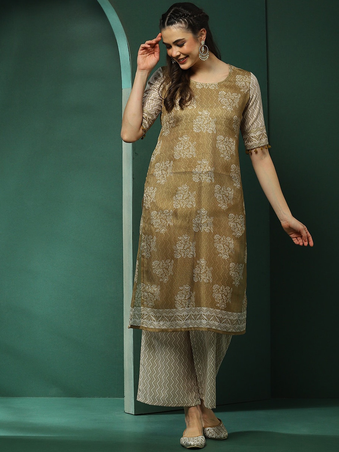 

AKS Floral Printed Round Neck Short Sleeves Straight Kurta with Palazzo, Green