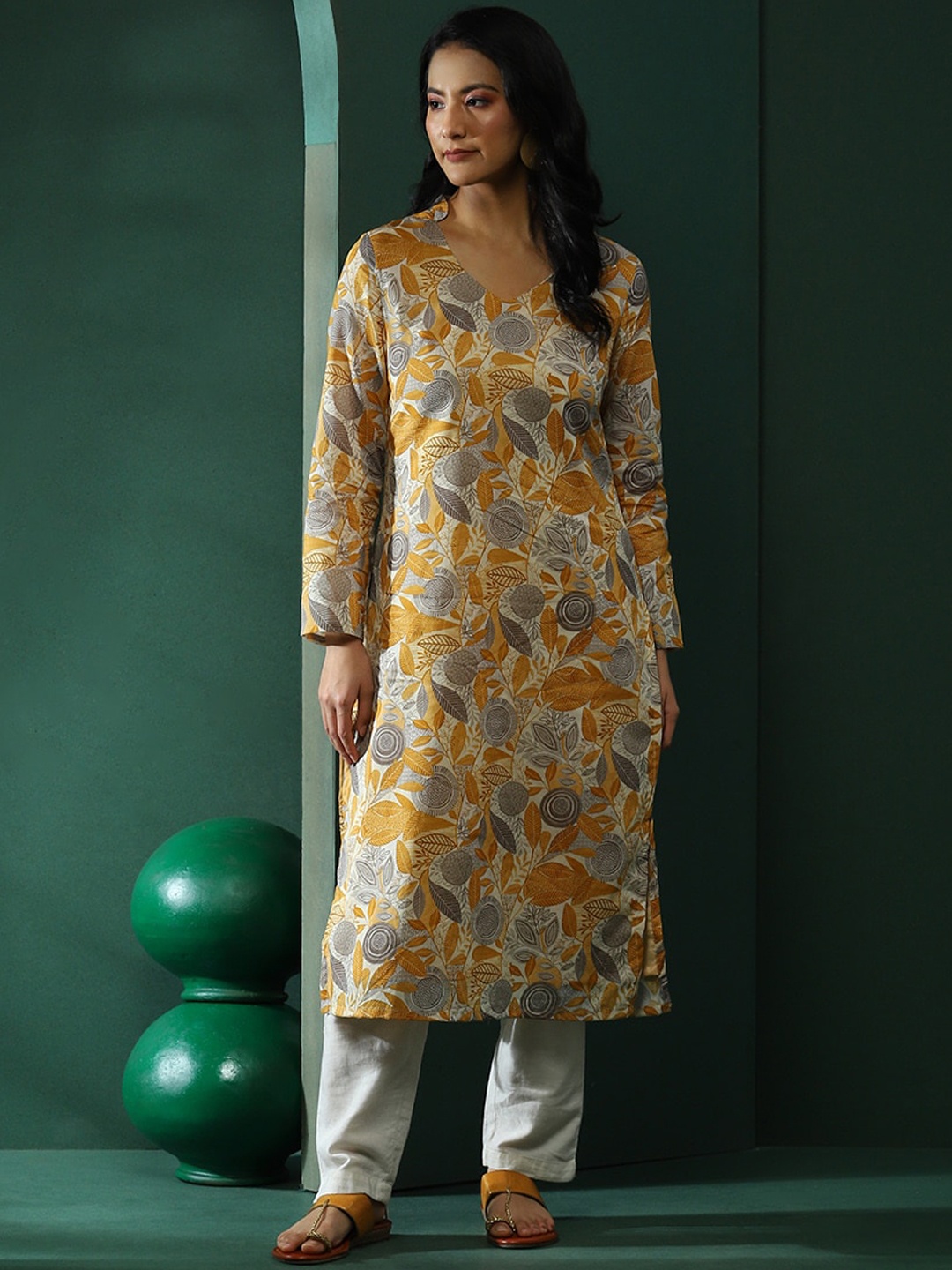 

AKS Floral Printed V-Neck Long Sleeves Mulmul Cotton Straight Kurta, Cream