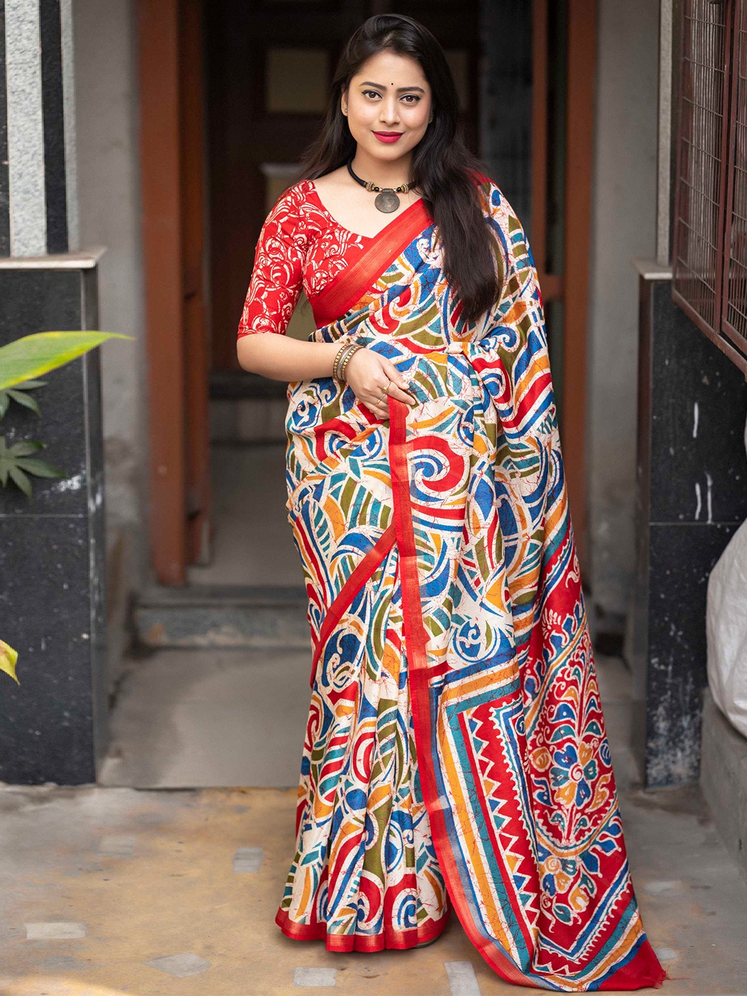 

Mitera Abstract Printed Cotton Crepe Saree, Red