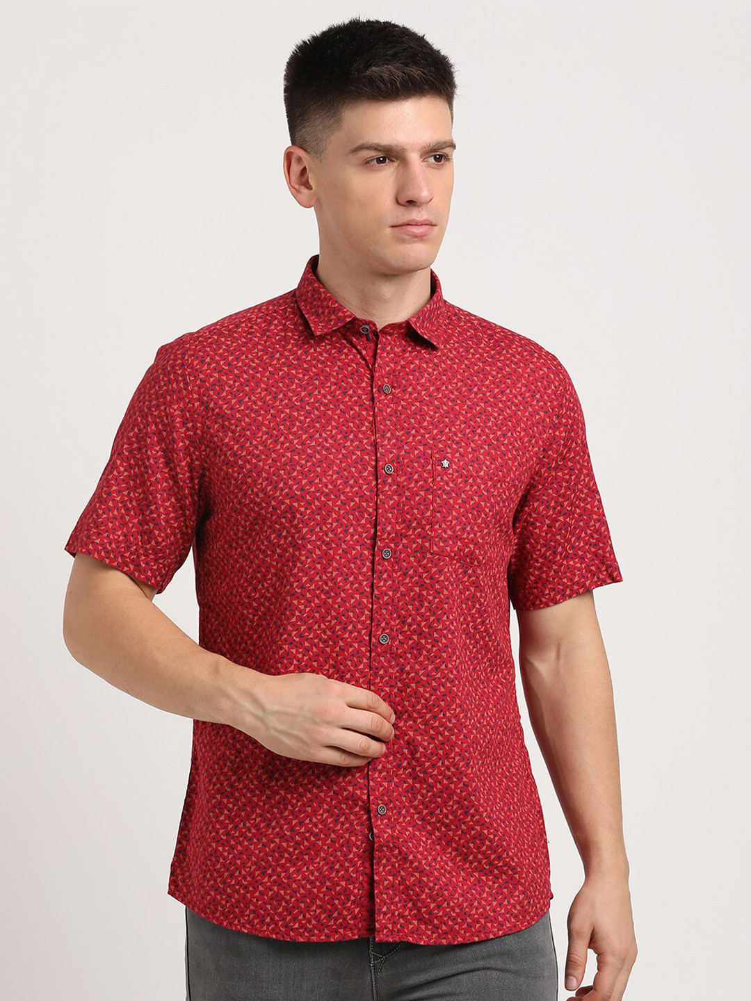 

Turtle Relaxed Slim Fit Geometric Printed Pure Cotton Casual Shirt, Red