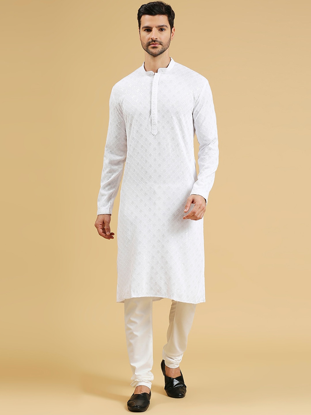 

RAJUBHAI HARGOVINDAS Geometric Embroidered Chikankari Sequinned Kurta, White