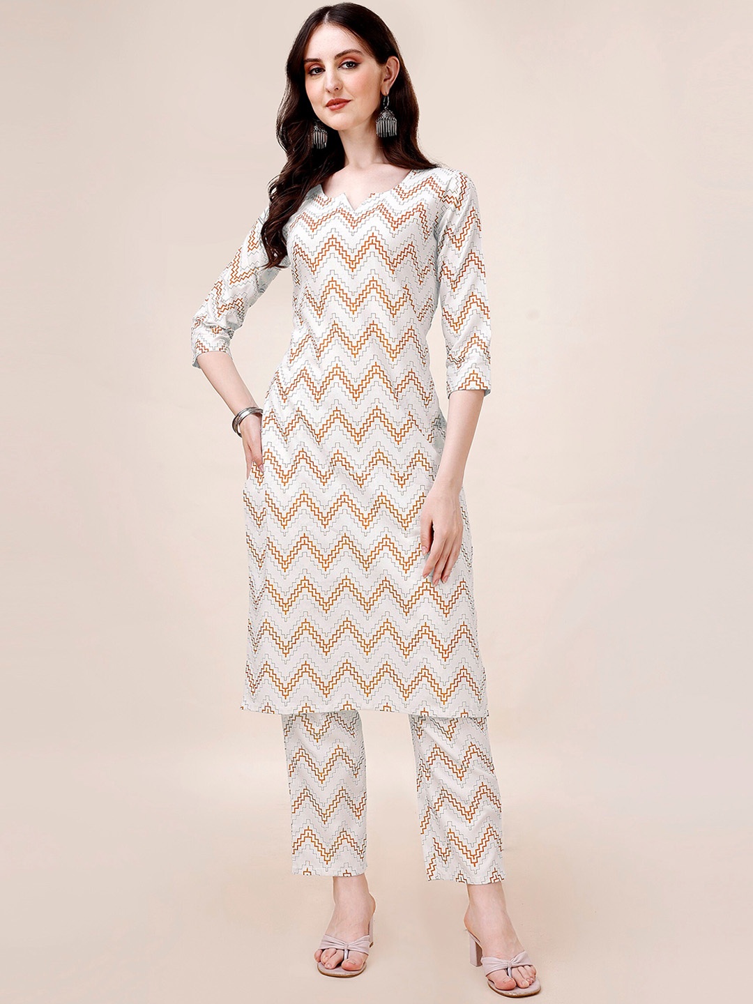 

CaniBani Abstract Printed Notched Neck Regular Pure Cotton Kurta with Trousers, Orange