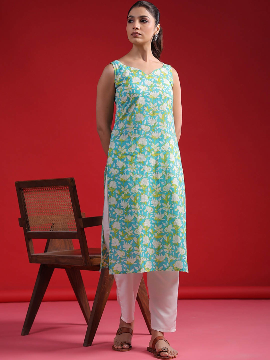 

Indo Era Floral Printed Pure Cotton Straight Kurta, Blue