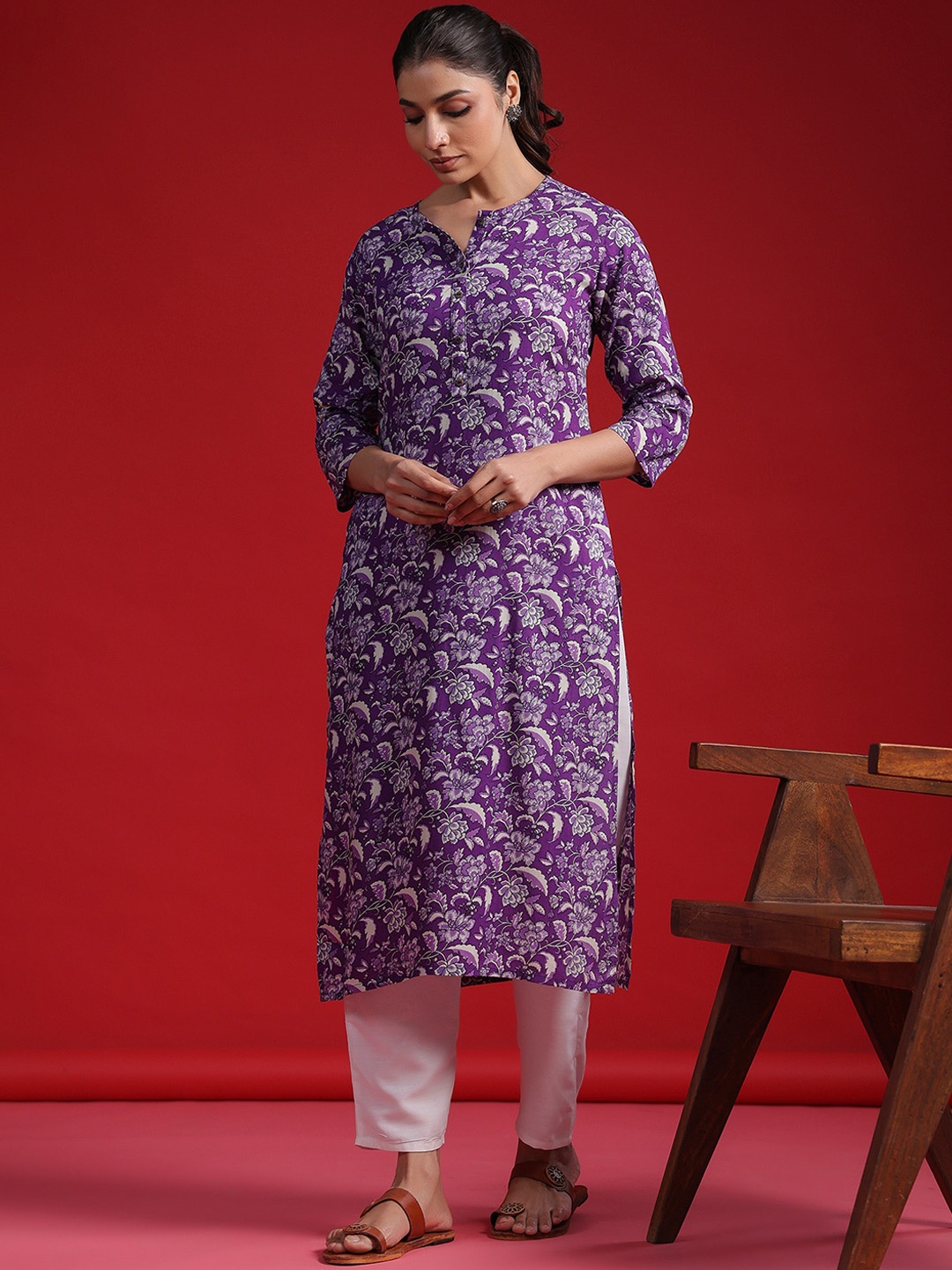 

Indo Era Purple & White Floral Printed Round Neck Straight Kurta