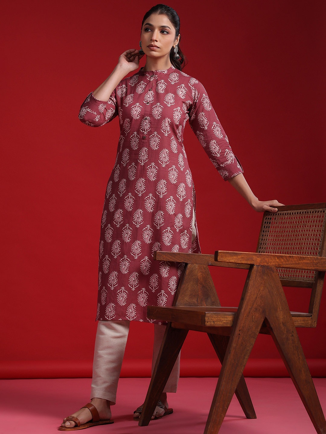 

Indo Era Ethnic Motifs Embroidered Pure Cotton Straight Kurta, Mauve