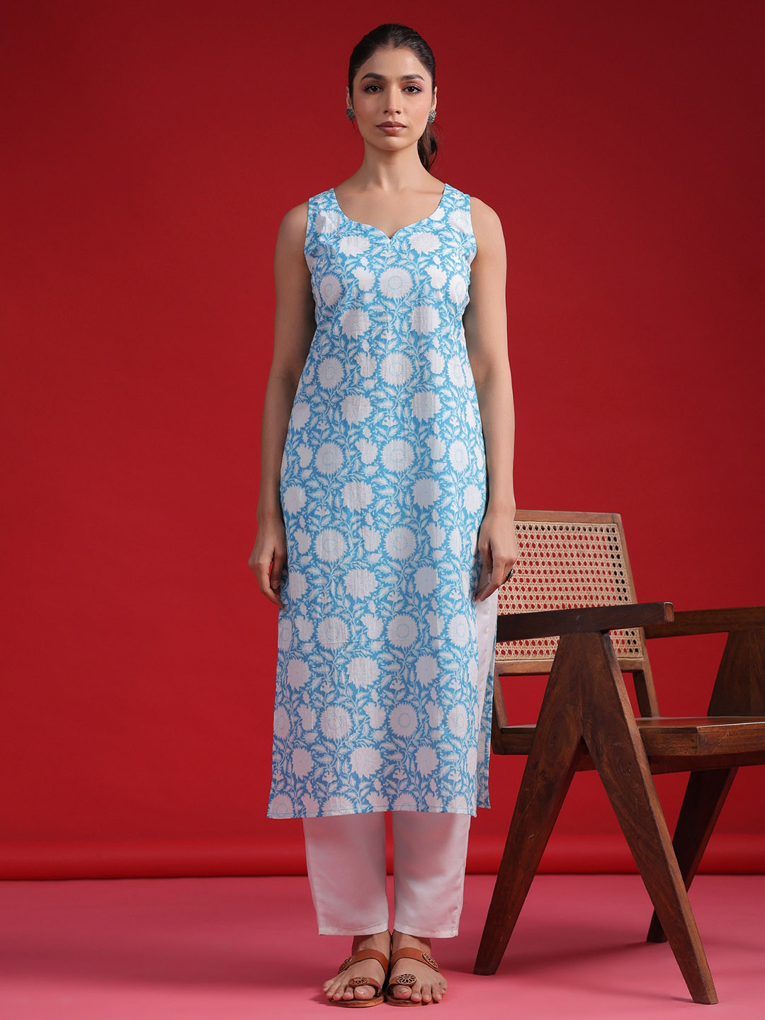

Indo Era Floral Printed V-Neck Regular Cotton Straight Kurta, Blue
