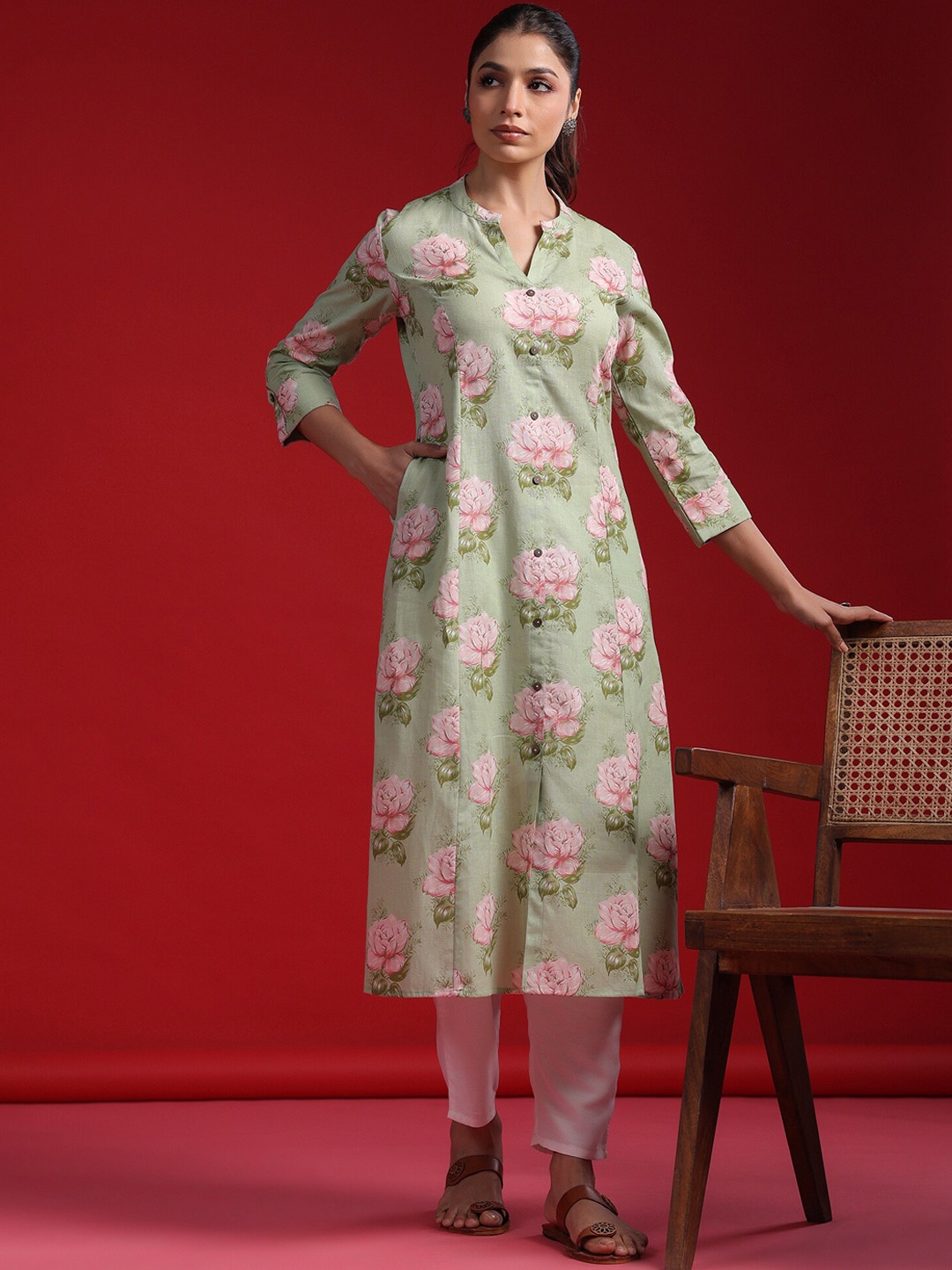 

Indo Era Ethnic Motifs Printed Mandarin Collar Regular Cotton Straight Kurta, Green