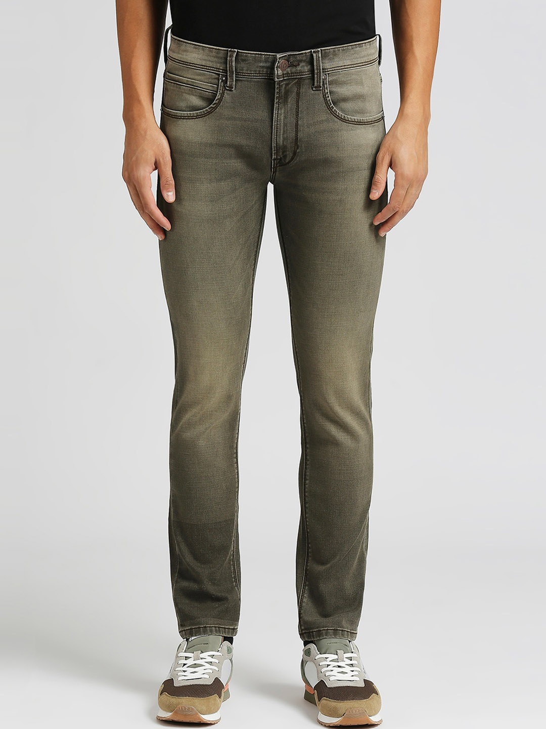 

Pepe Jeans Men Tapered Fit Low-Rise Heavy Fade Stretchable Jeans, Brown