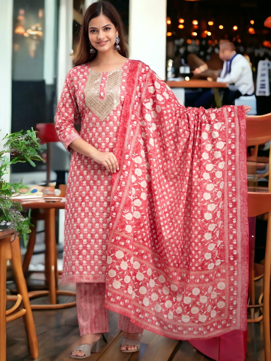 

Chandbaali Floral Printed Regular Patchwork Pure Cotton Kurta with Trousers & Dupatta, Pink