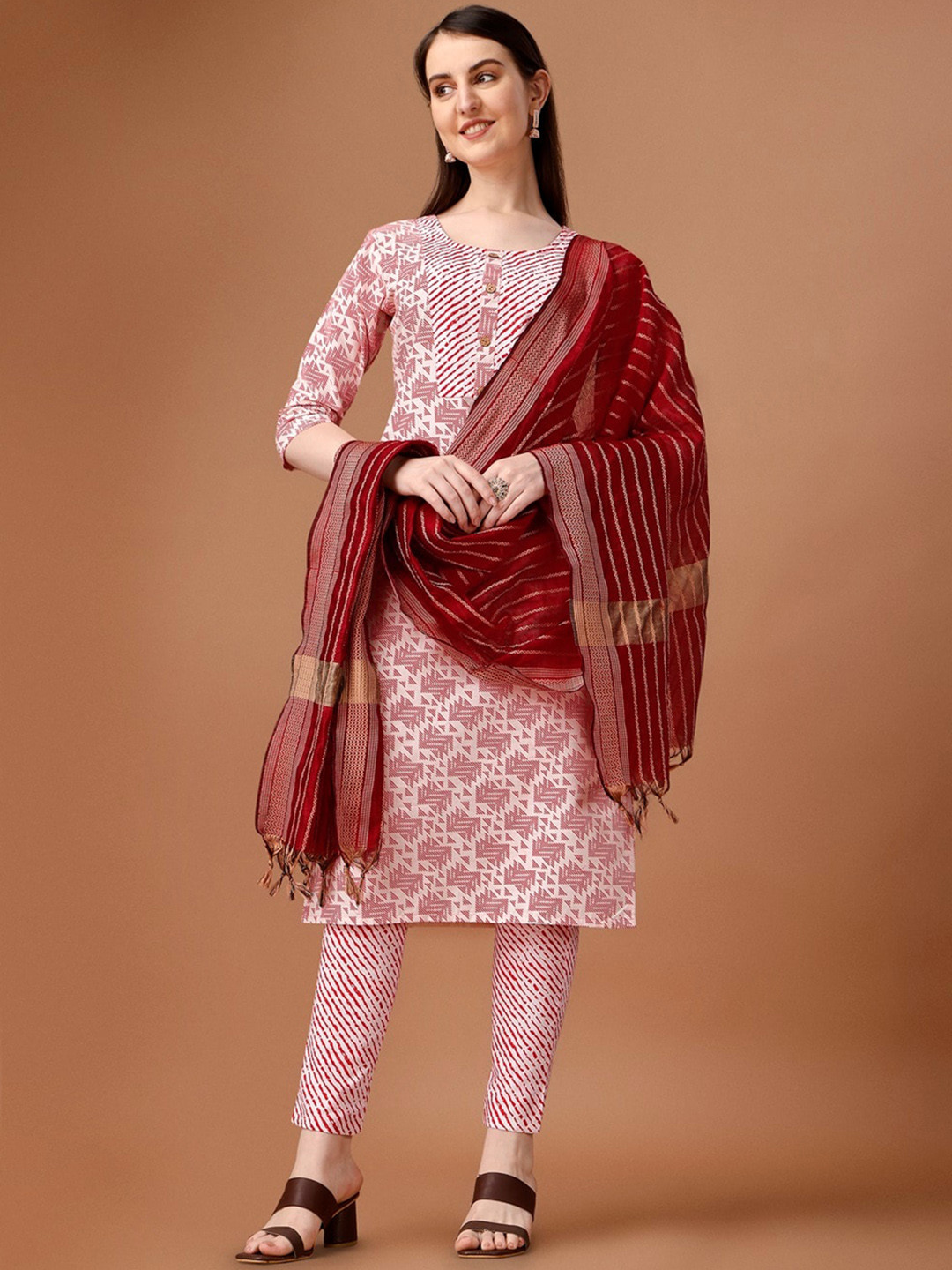 

CaniBani Geometric Printed Regular Pure Cotton Straight Kurta with Trousers & Dupatta, Red