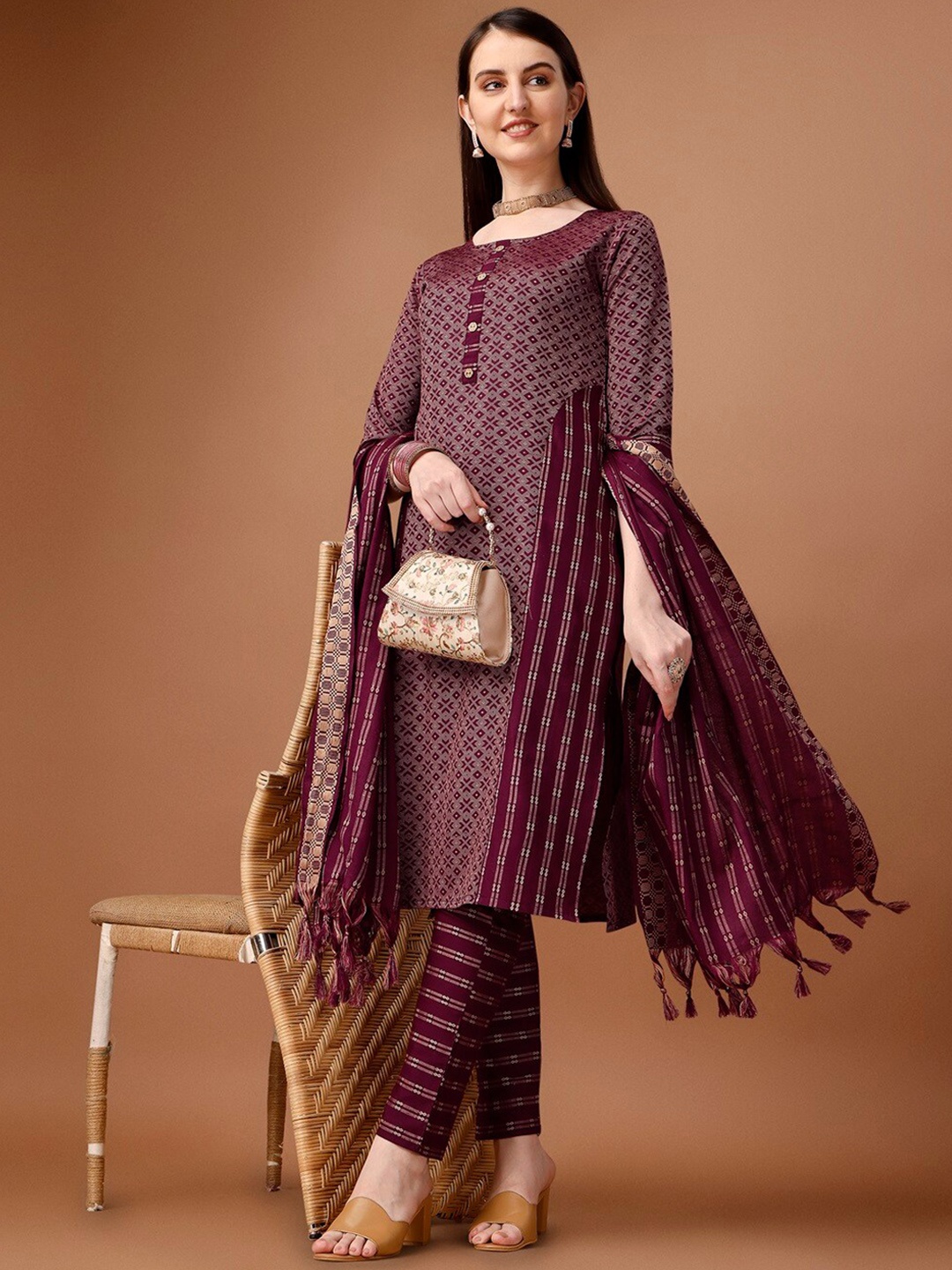 

CaniBani Geometric Regular Pure Cotton Straight Kurta with Trousers & Dupatta, Maroon