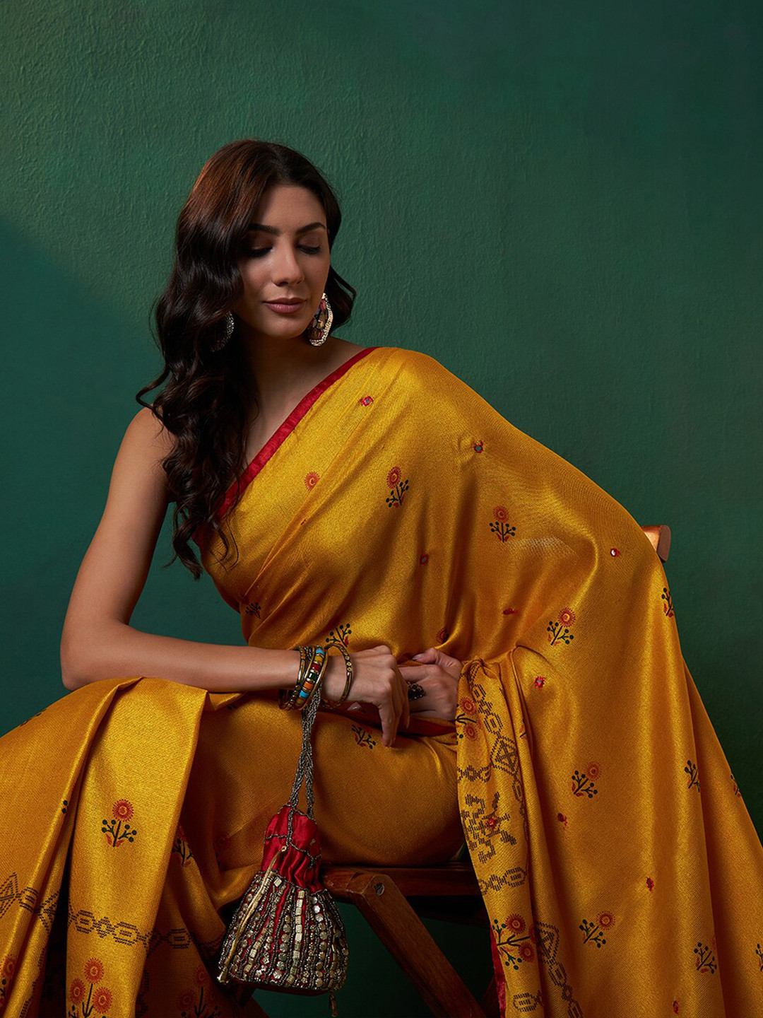 

Sangria Floral Printed Mirror Work Jute Silk Saree, Mustard