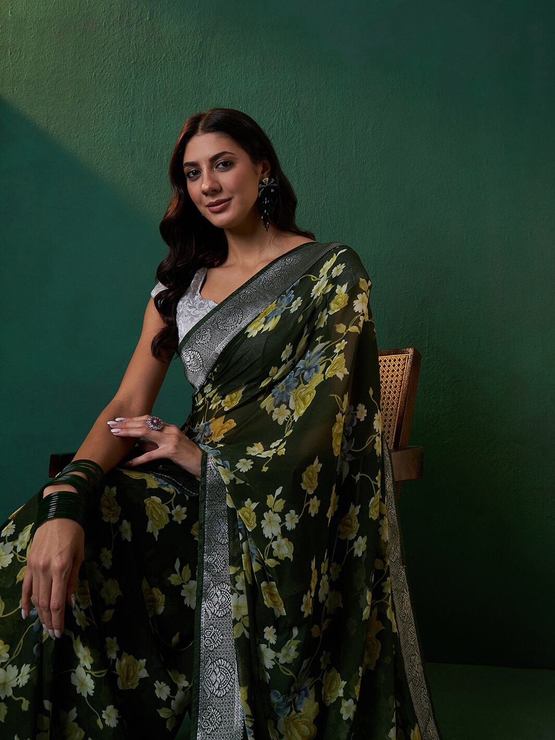 

Sangria Floral Printed Georgette Saree, Green