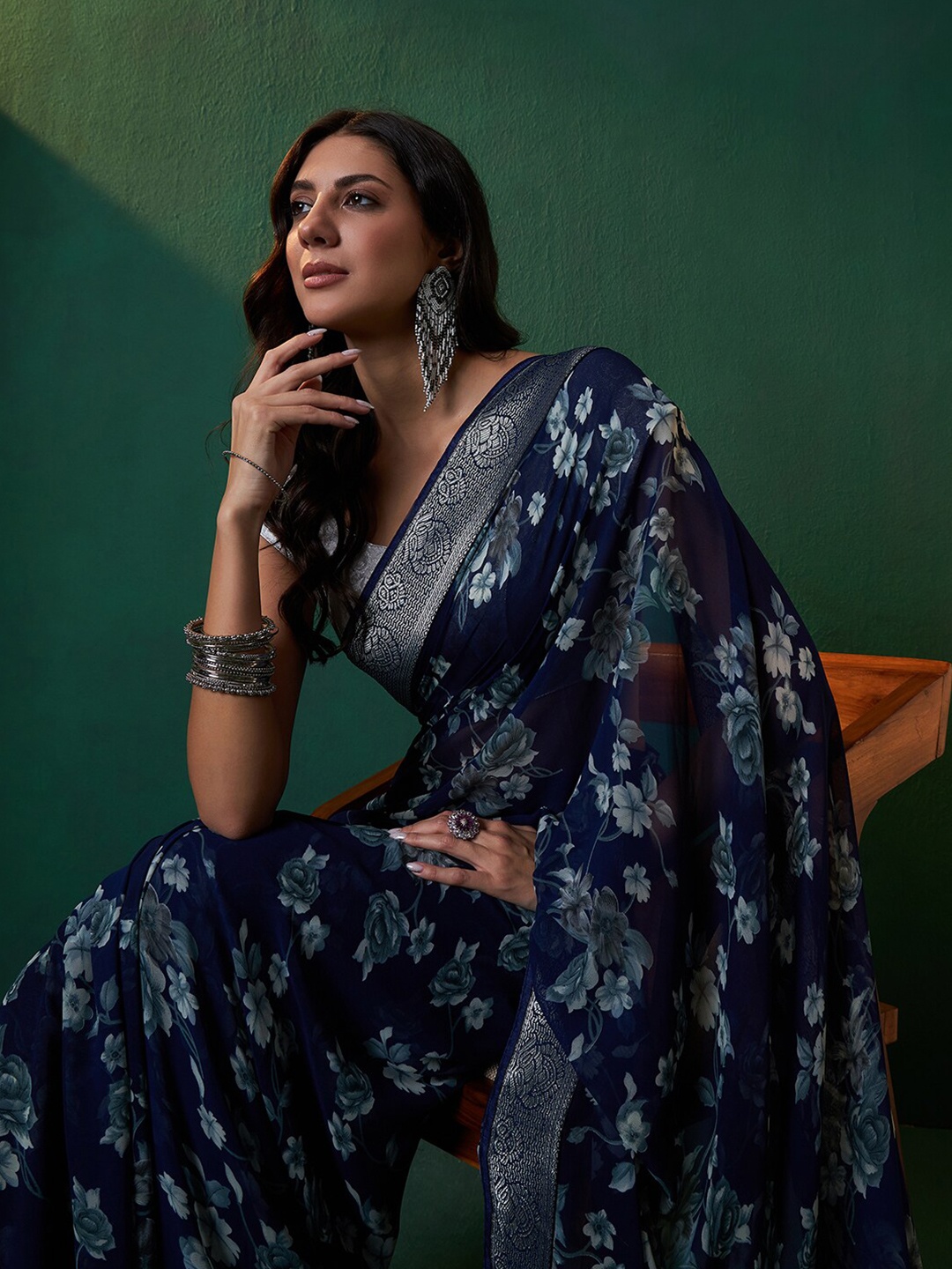 

Sangria Floral Printed Zari Georgette Saree, Navy blue