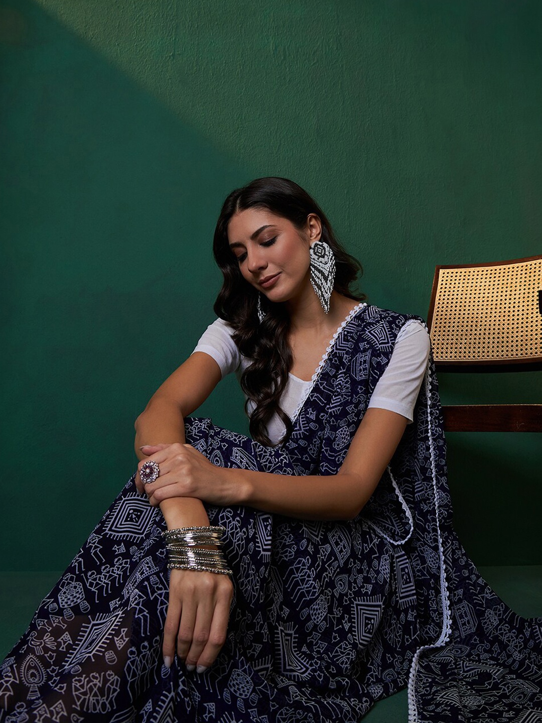 

Sangria Floral Printed Georgette Saree, Navy blue