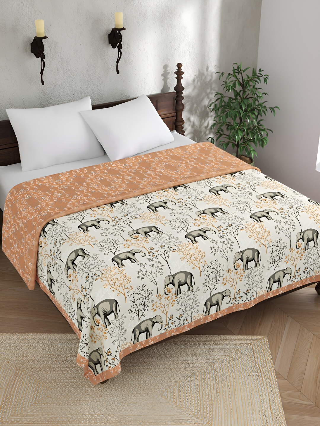 

EverHOME Daisy Meadows Beige & Black Floral Cotton AC Room 120 GSM Double Bed Dohar