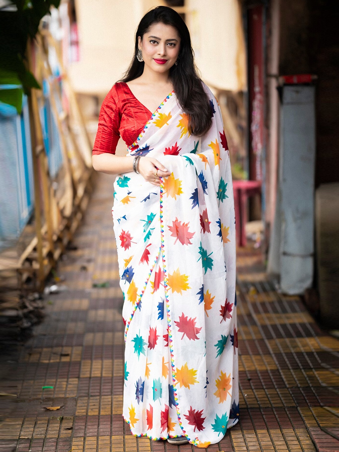 

Mitera Floral Printed Saree, White