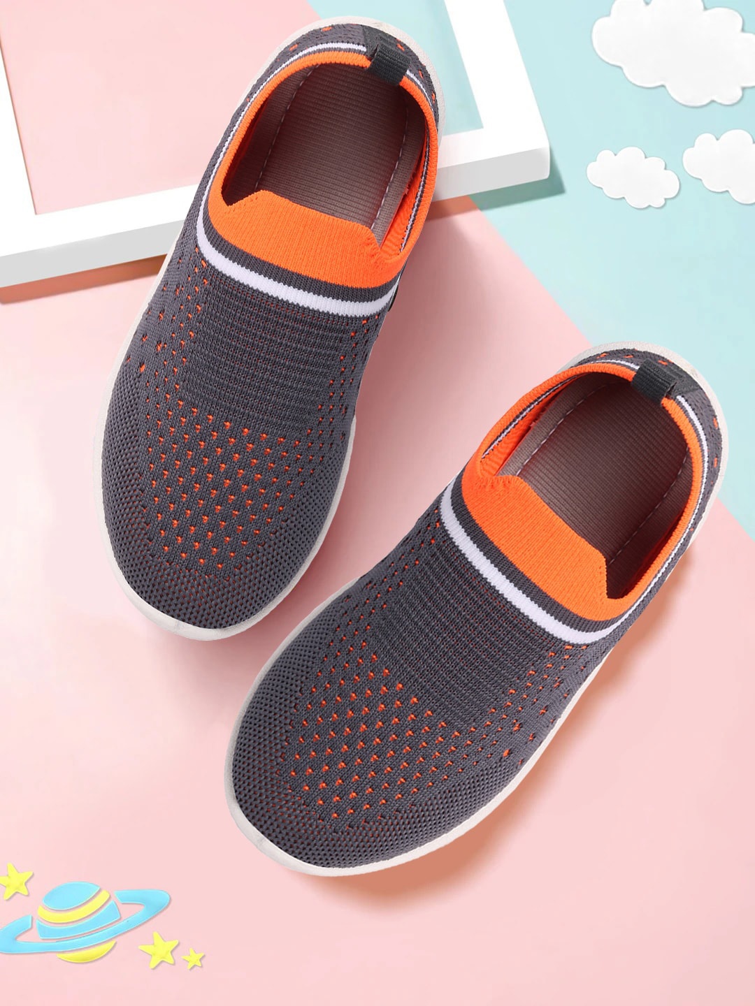 

SPRENGE Boys Textured Lightweight Slip-On Sneakers, Grey